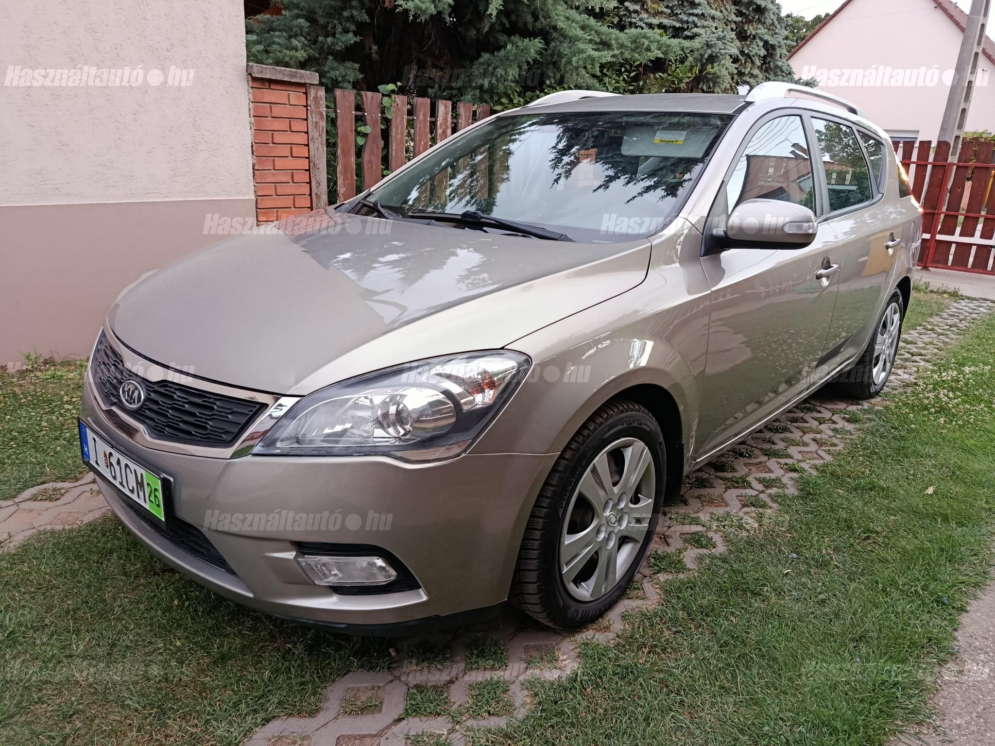 KIA CEE'D 2011/8 - 1
