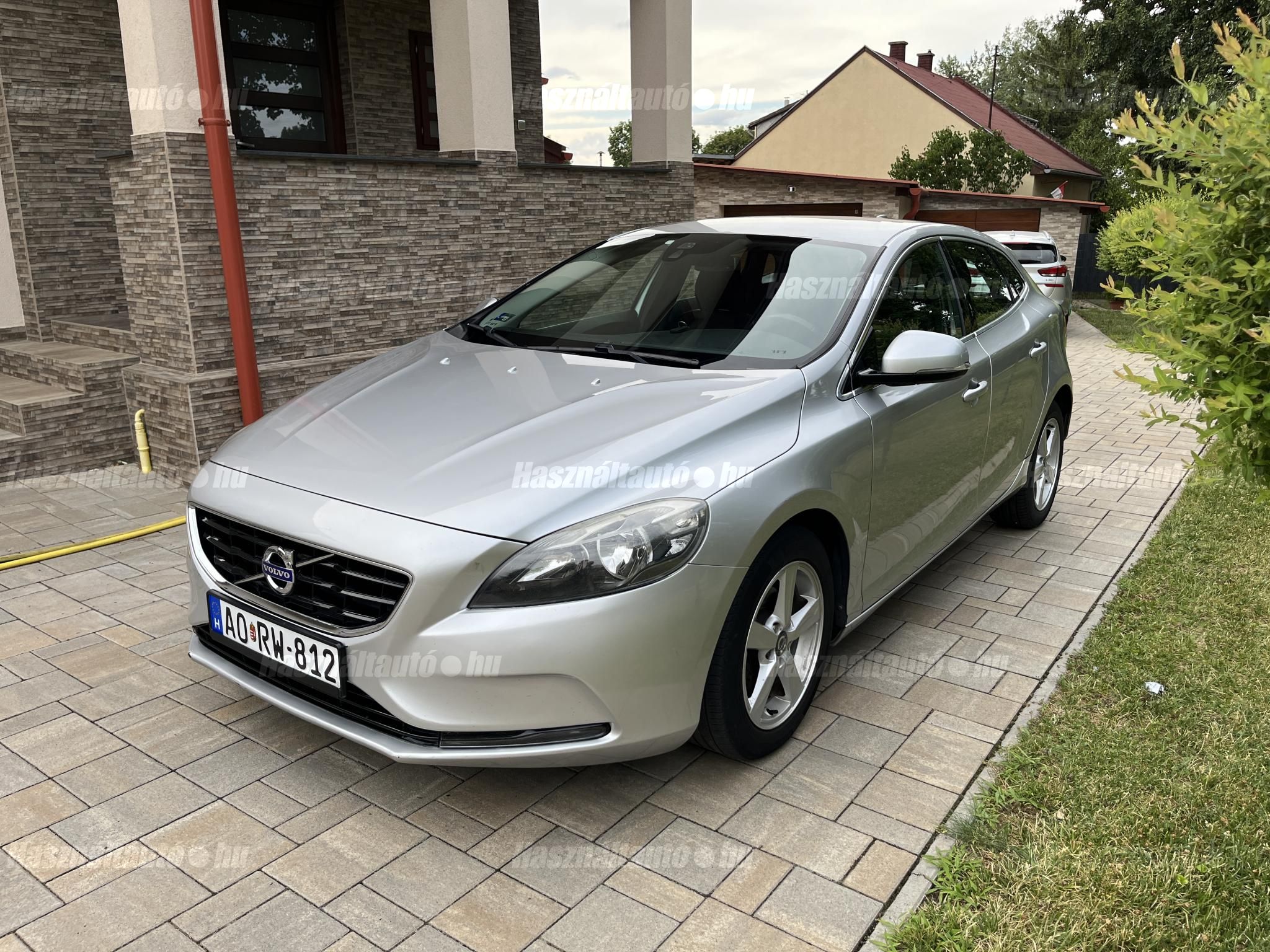 VOLVO V40 2014/8 - 1