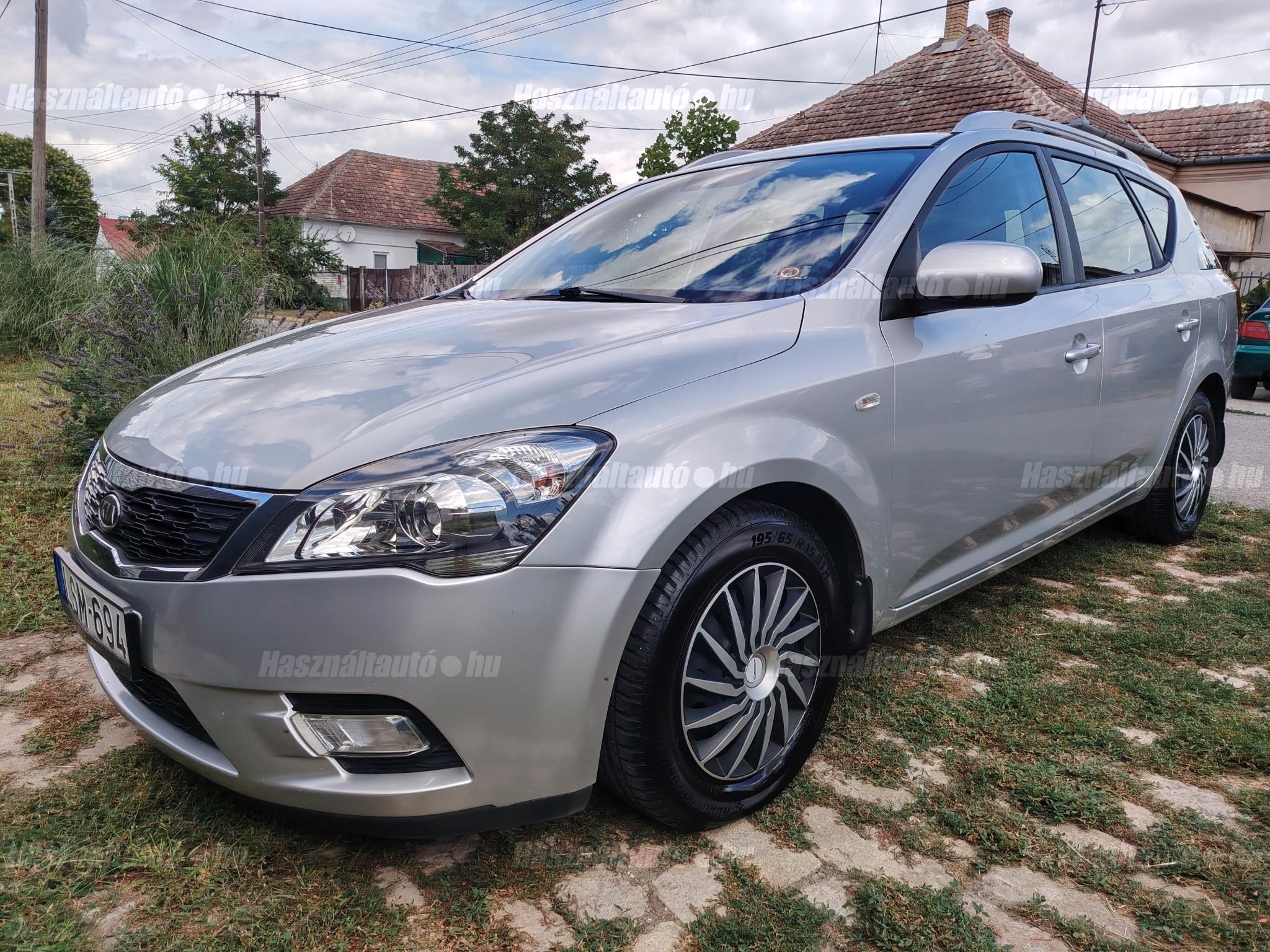 KIA CEE'D 2010/8 - 1