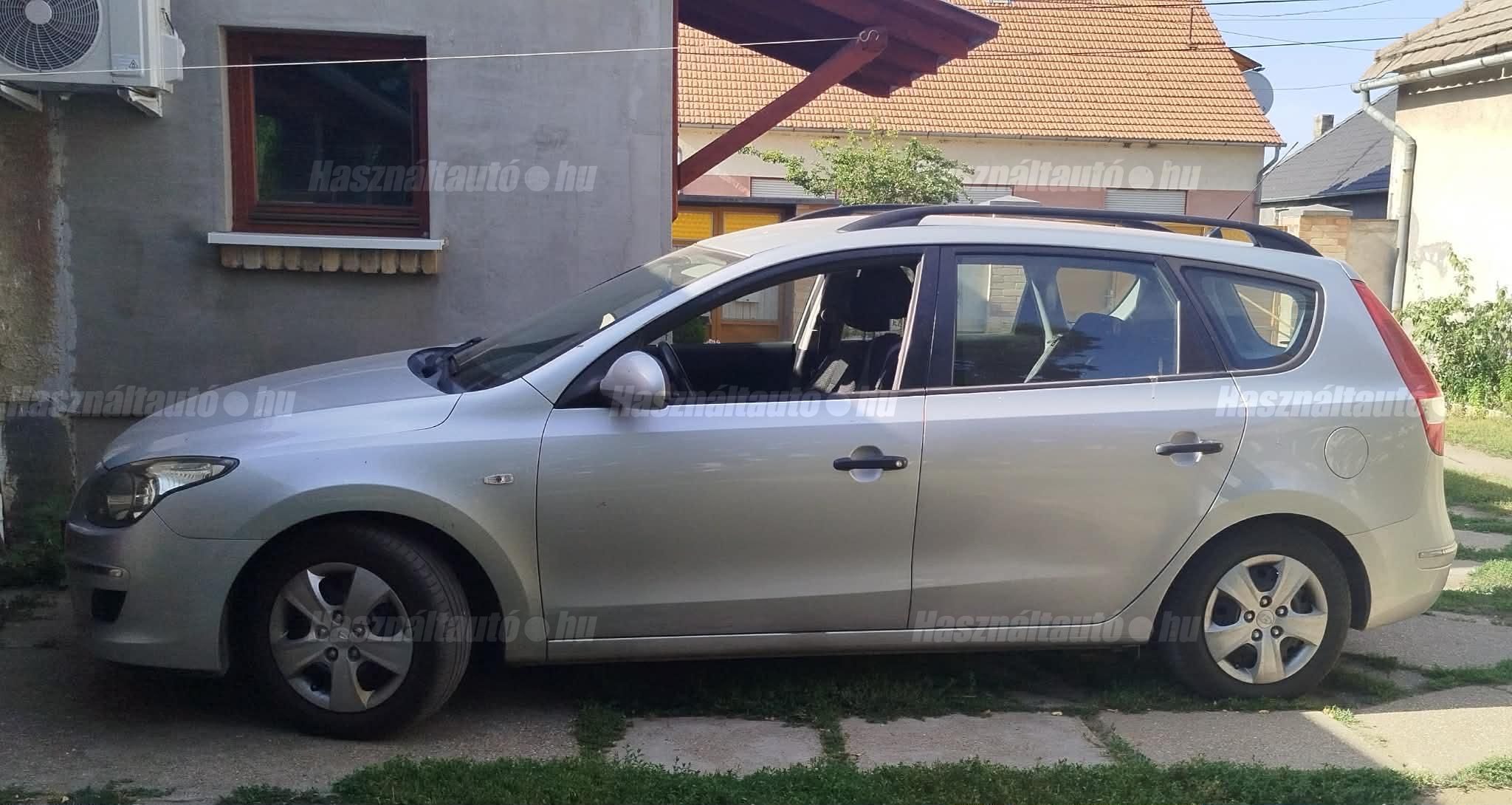 HYUNDAI I30 2010/4 - 1