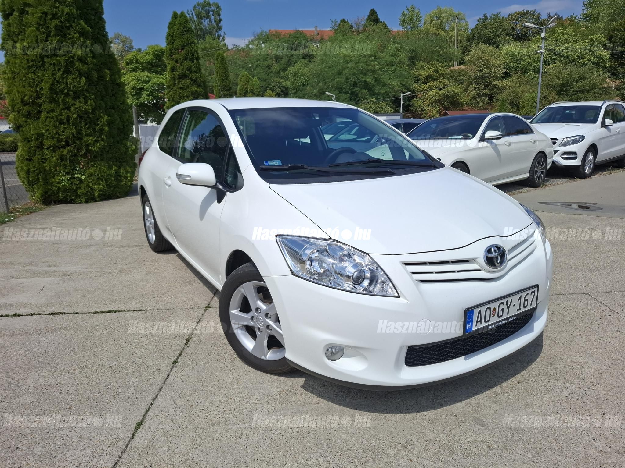 TOYOTA AURIS 2012/10 - 1