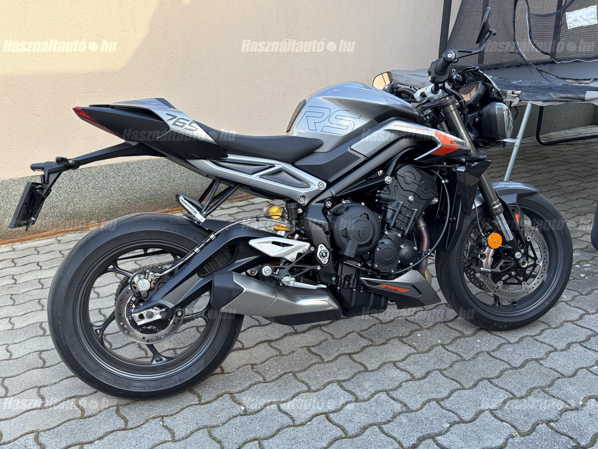 TRIUMPH STREET TRIPLE 2025/7 - 1