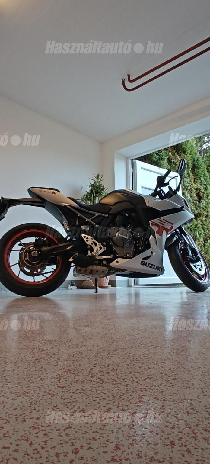 SUZUKI GSX 8 R 2023 - 1