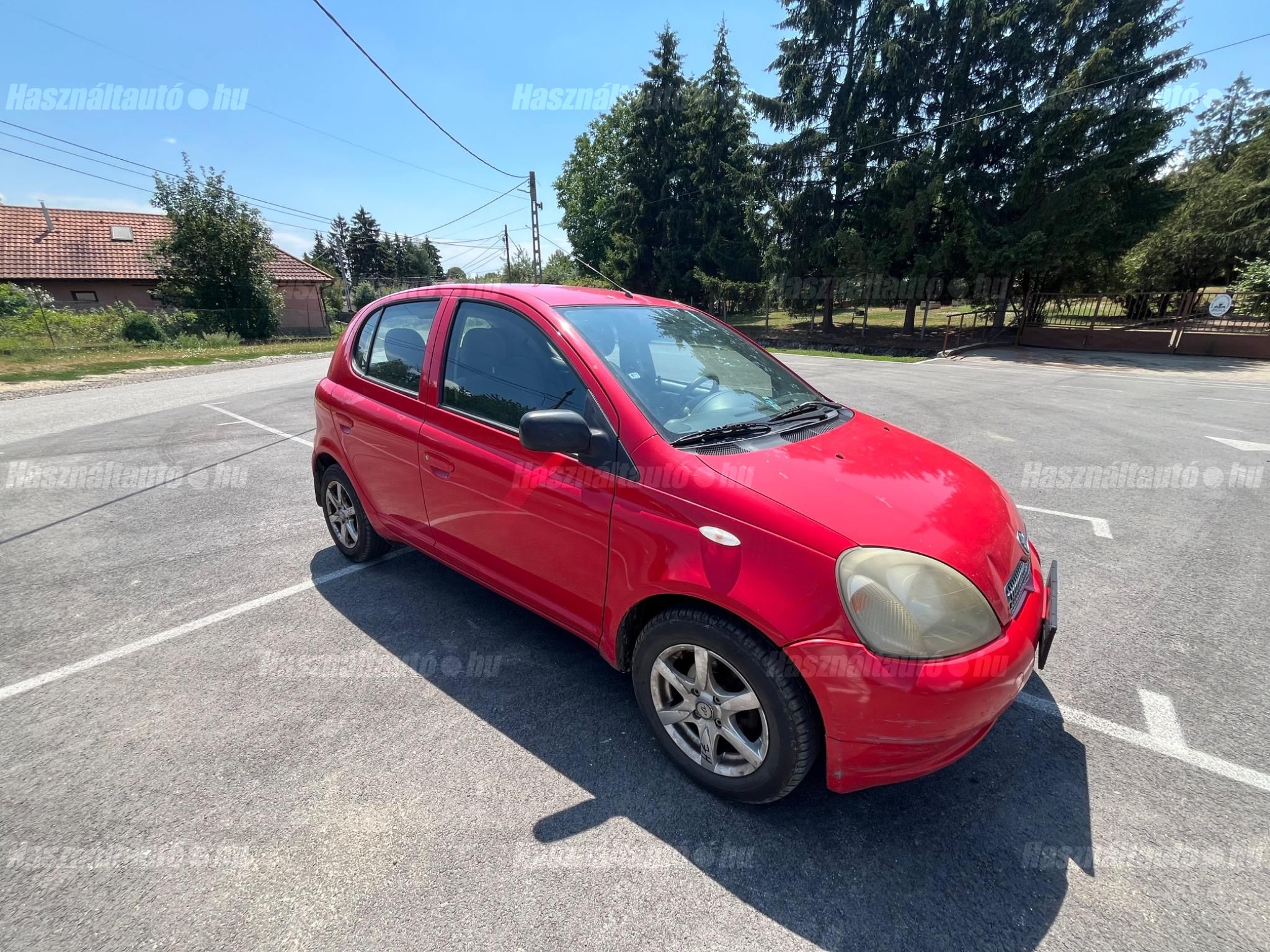 TOYOTA YARIS 2000 - 1
