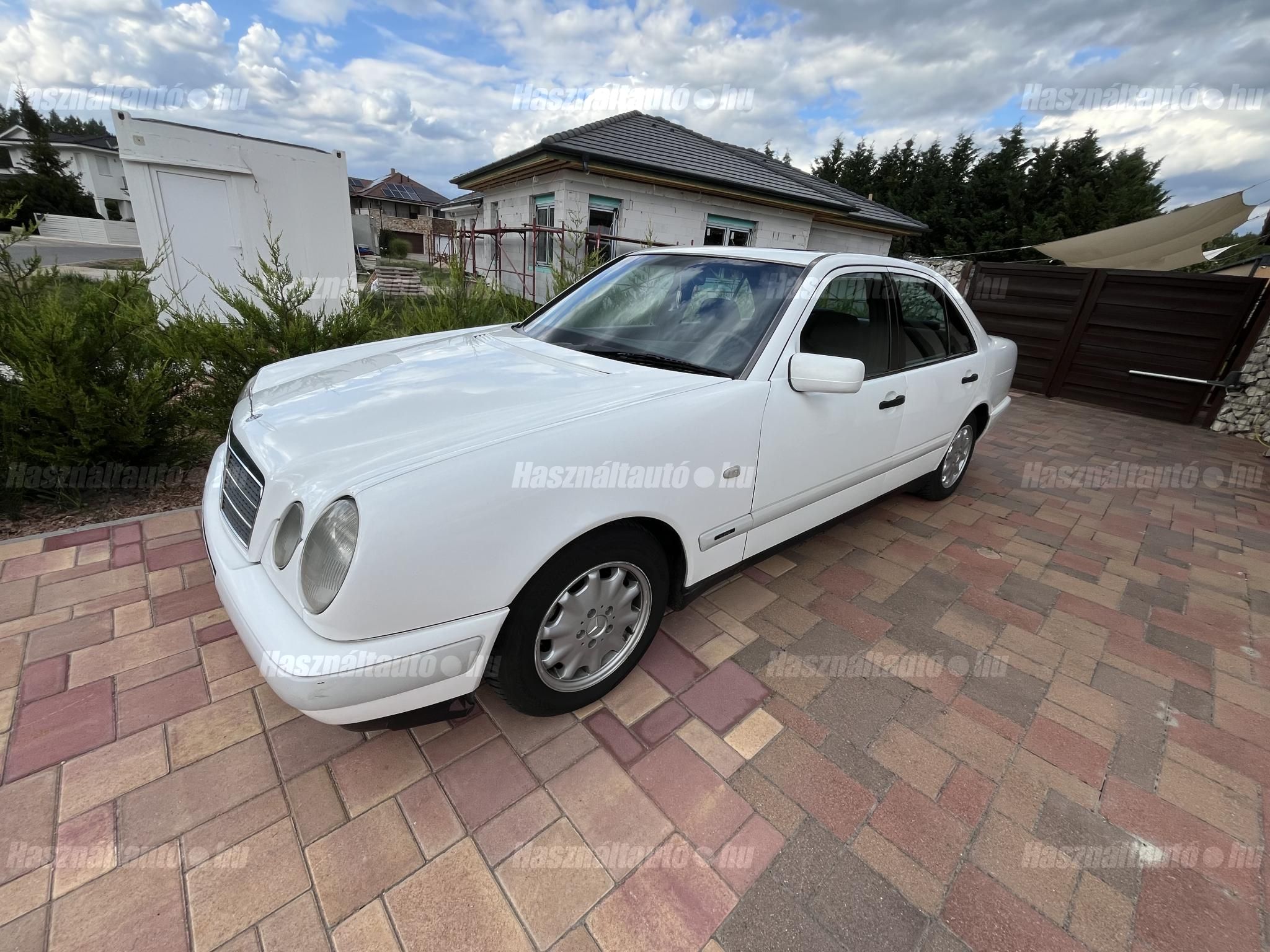 MERCEDES-BENZ E 230 1996/8 - 1