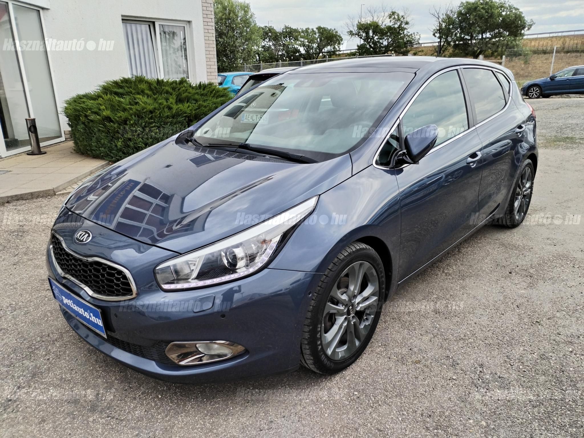 KIA CEE'D 2012/5 - 1