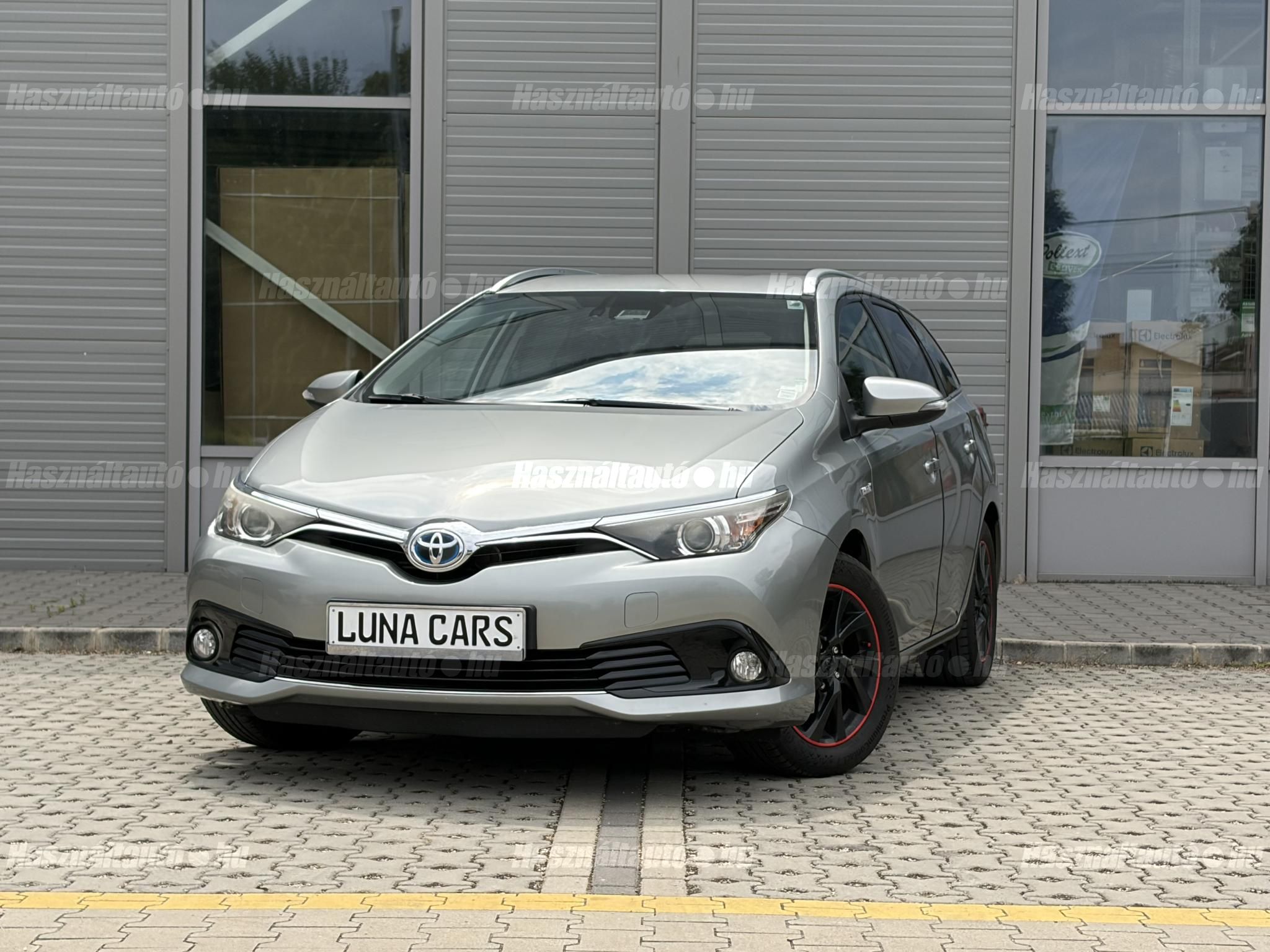 TOYOTA AURIS 2016/7 - 1