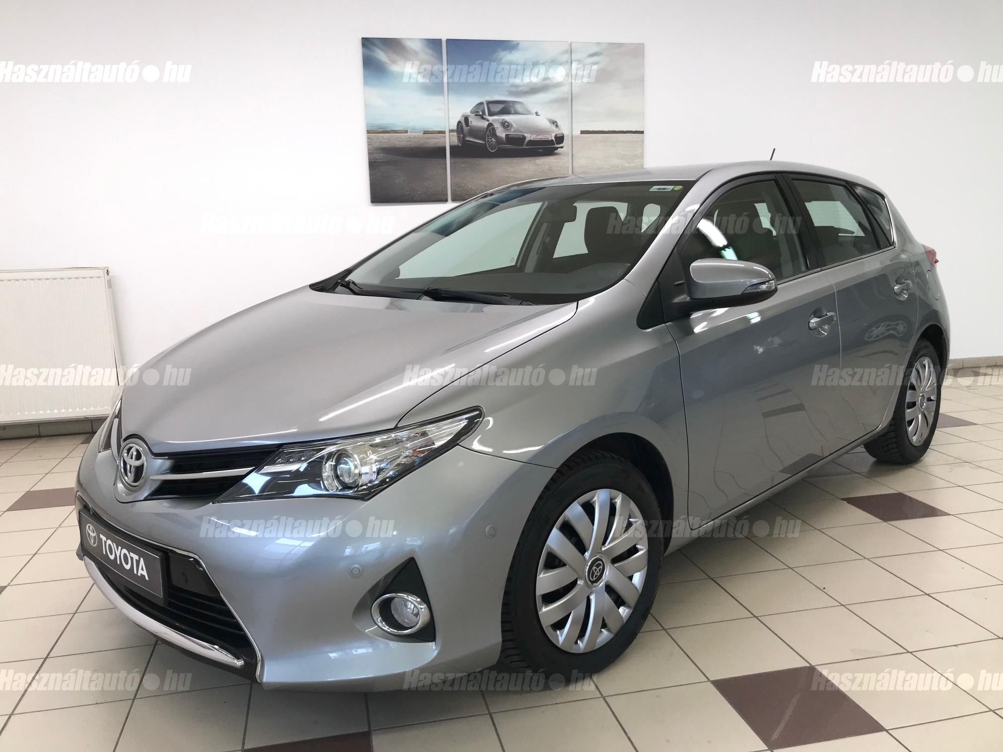 TOYOTA AURIS 2014/8 - 1