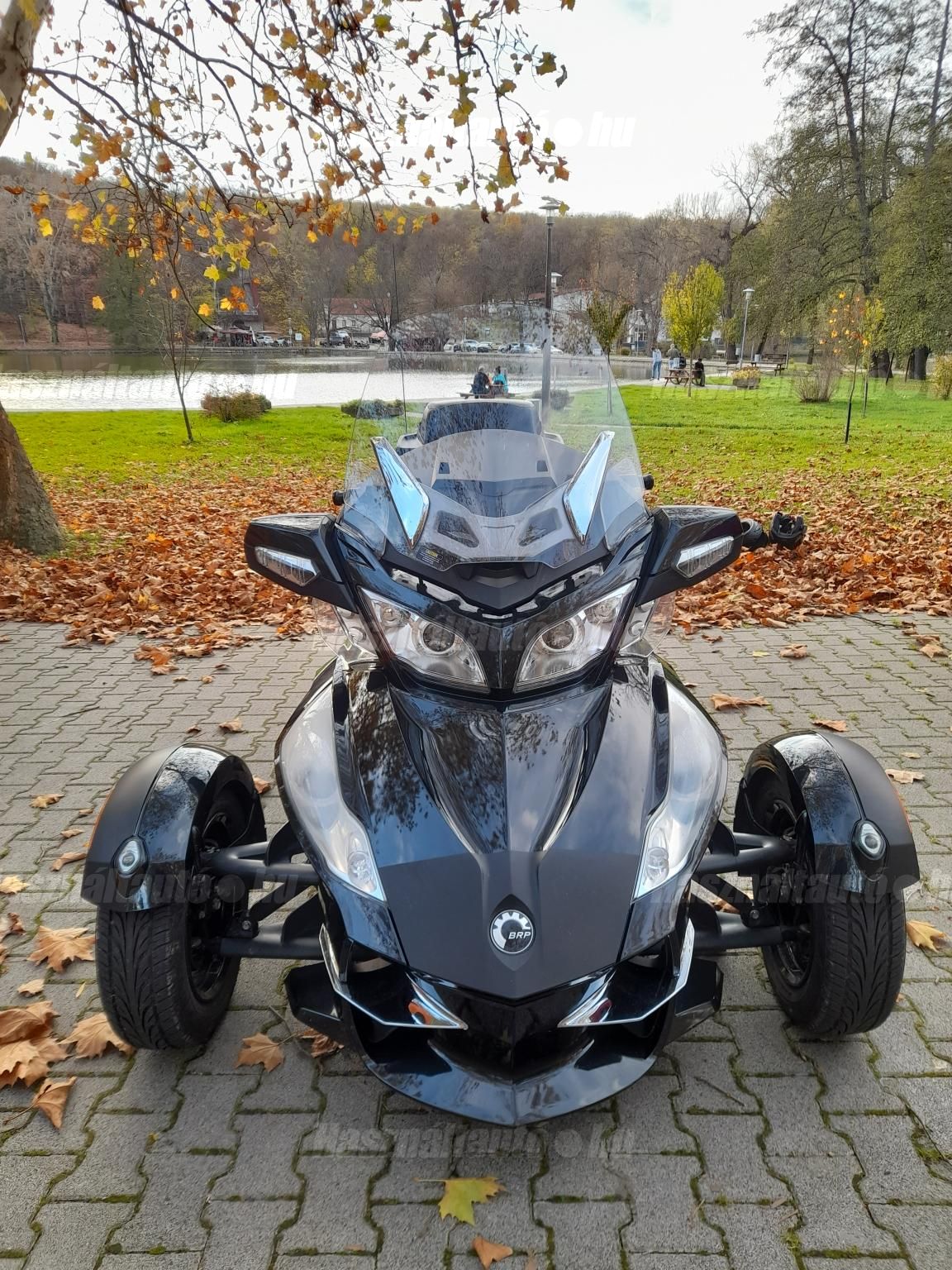 CAN-AM SPYDER 2010/11 - 1