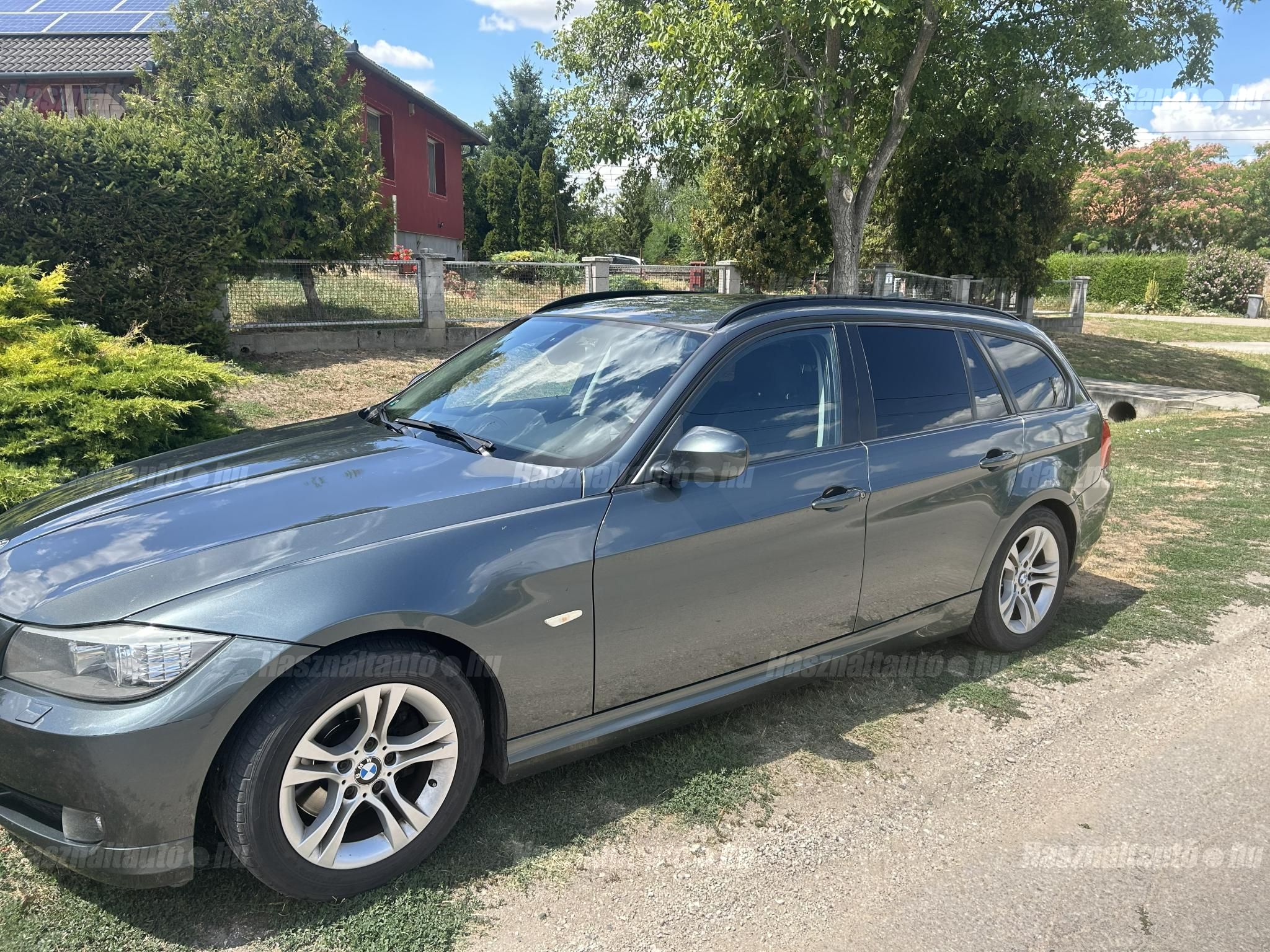 BMW 318 2010/10 - 1
