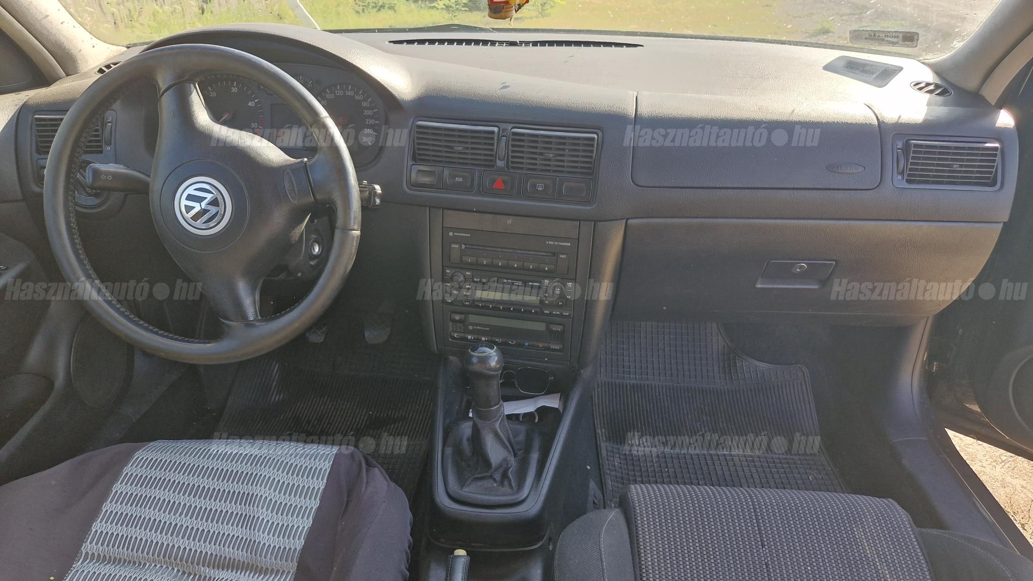 VOLKSWAGEN GOLF IV 2001 - 1