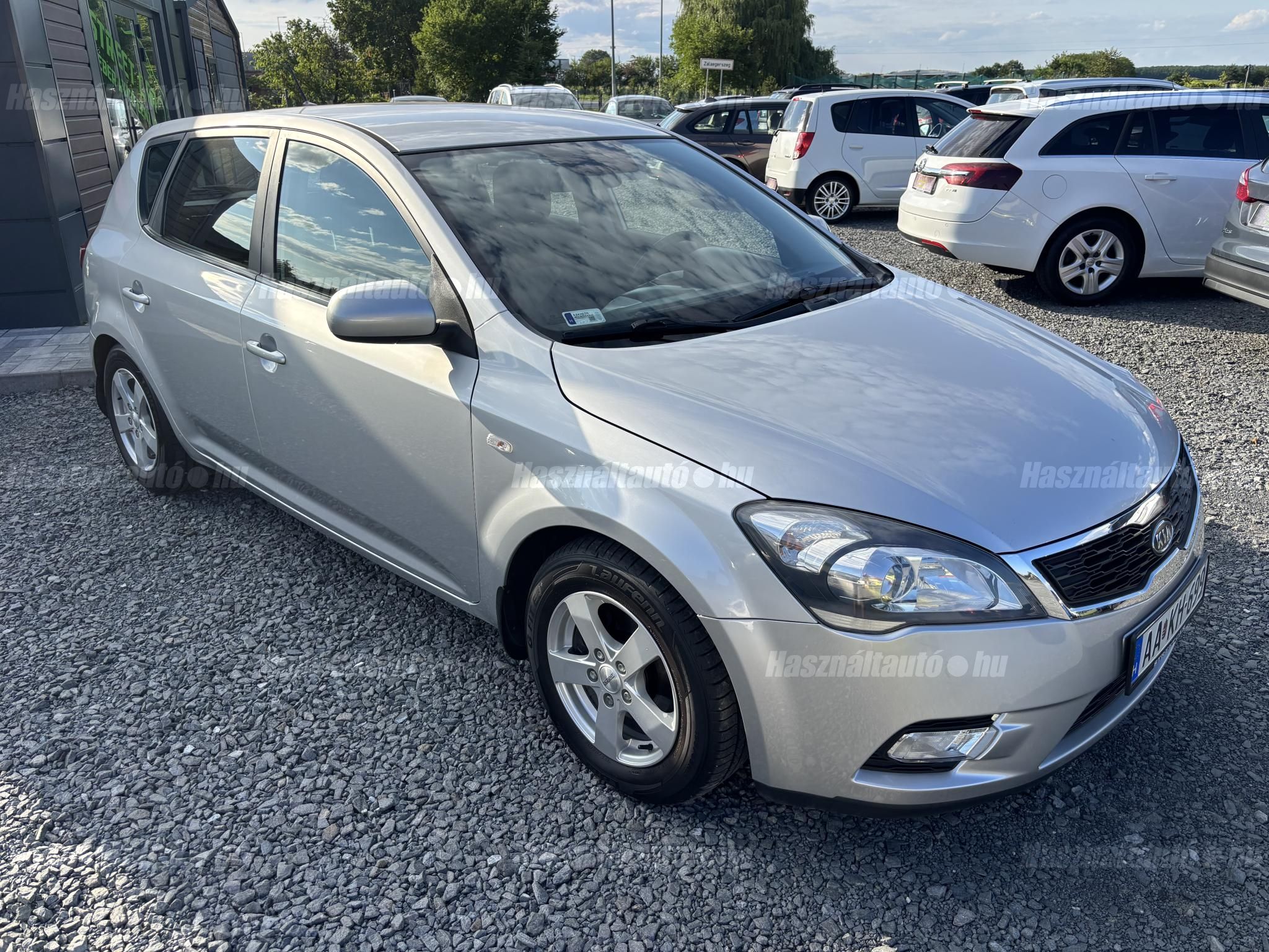 KIA CEE'D 2010/7 - 1