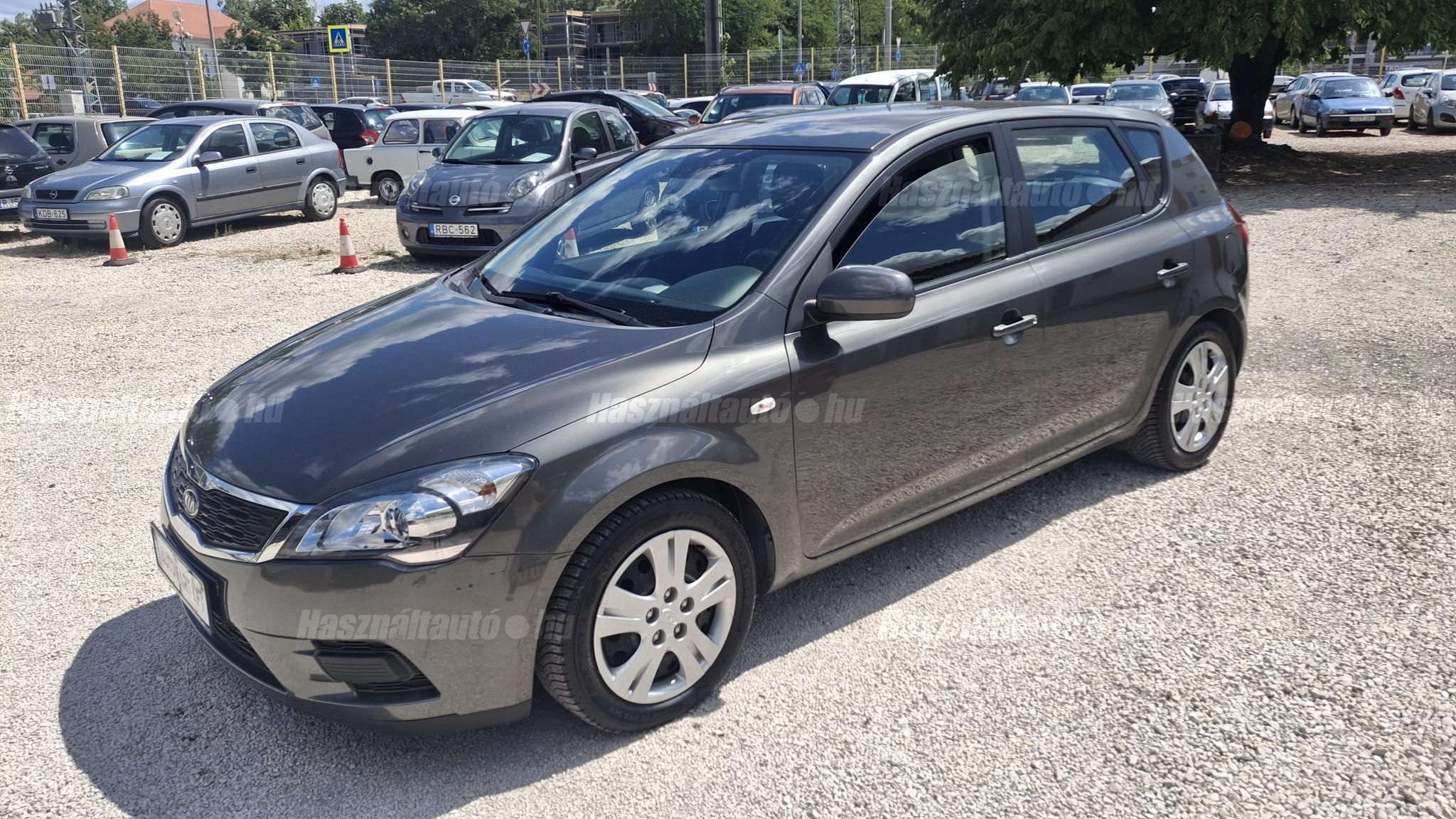 KIA CEE'D 2011/7 - 1