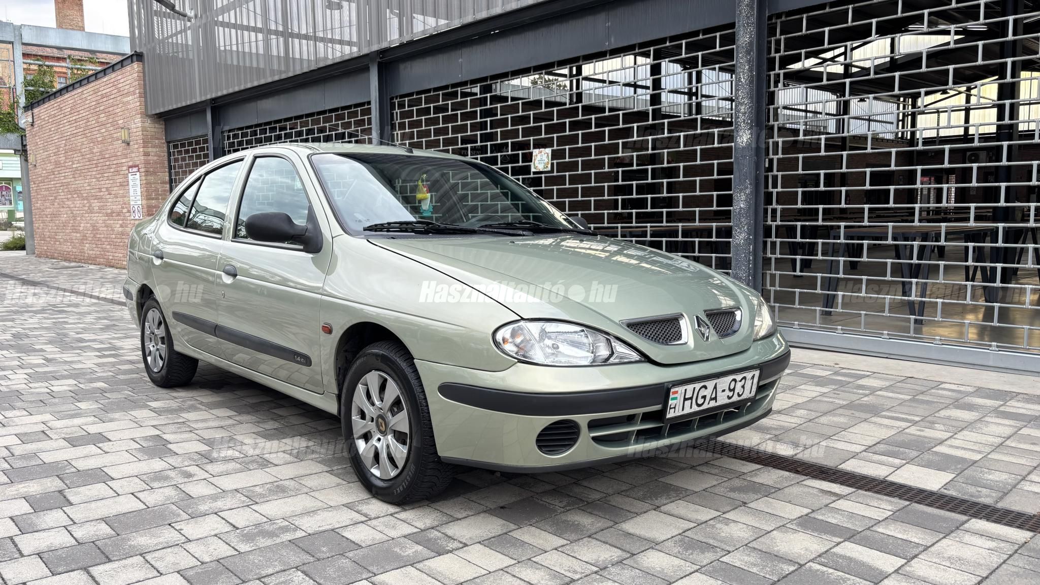 RENAULT MEGANE 2000/6 - 1