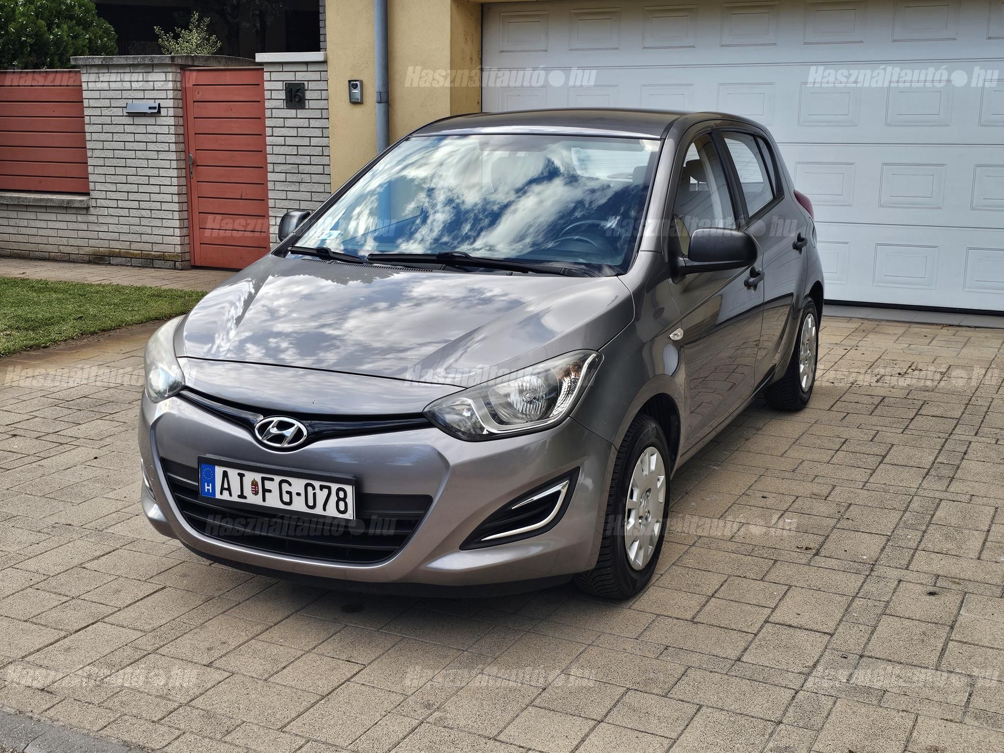 HYUNDAI I20 2013/10 - 1