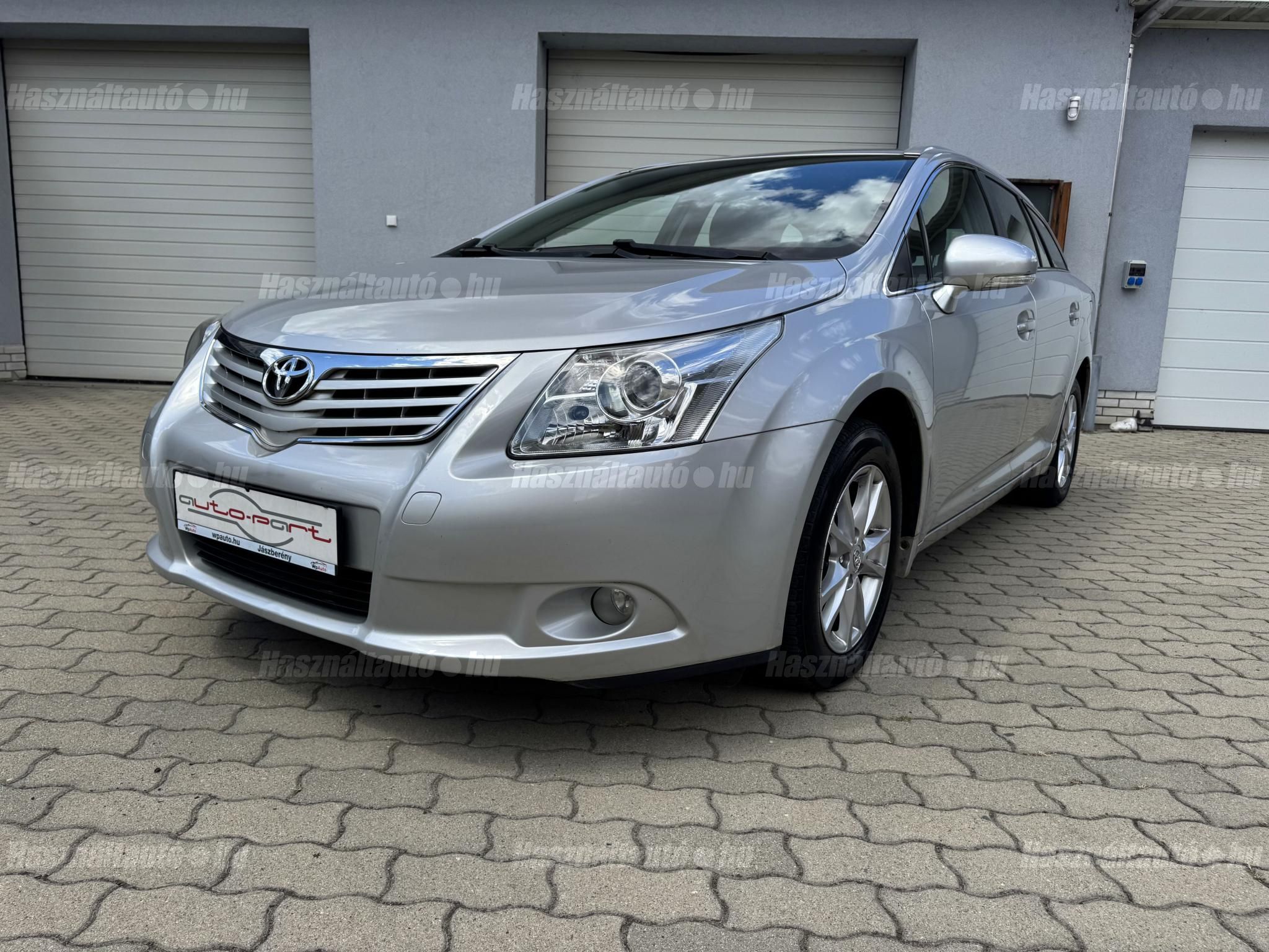 TOYOTA AVENSIS 2012/2 - 1