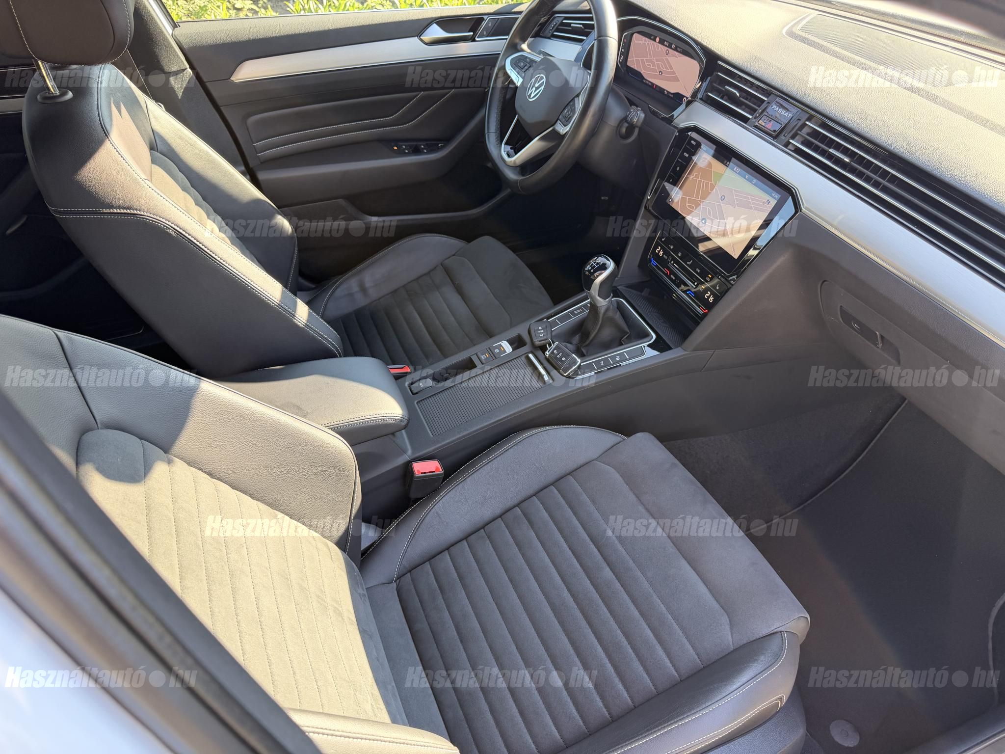 VOLKSWAGEN PASSAT 2023/5 - 1