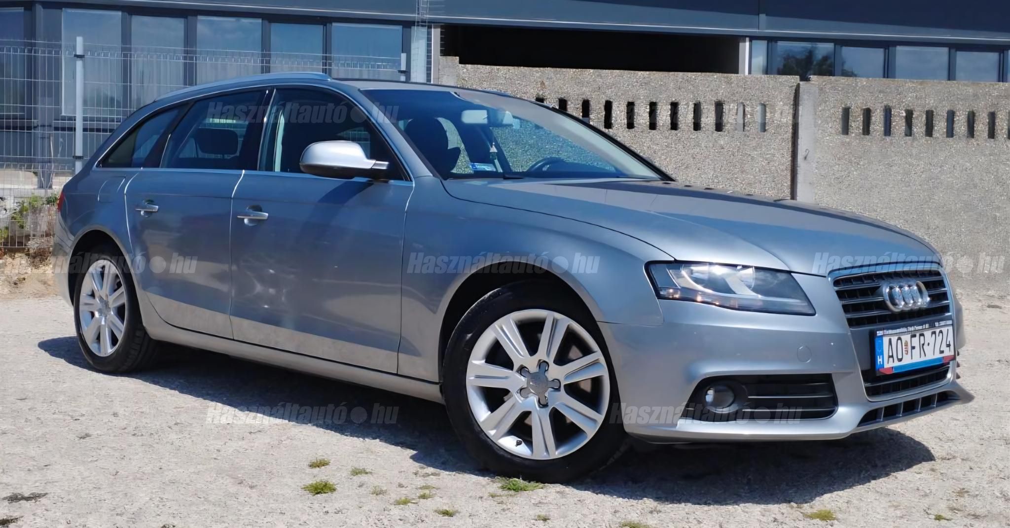 AUDI A4 2010 - 1