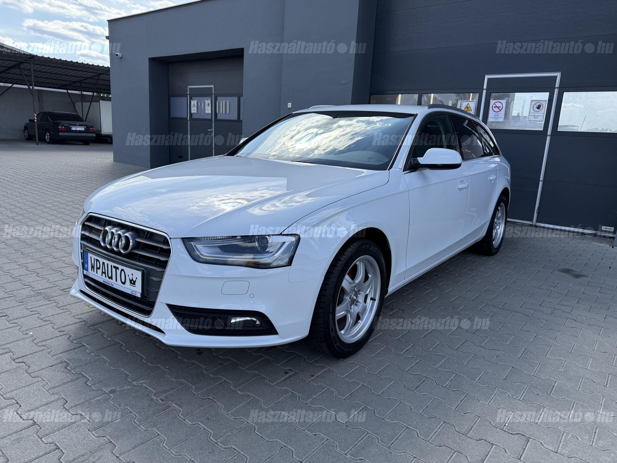 AUDI A4 2013/6 - 1