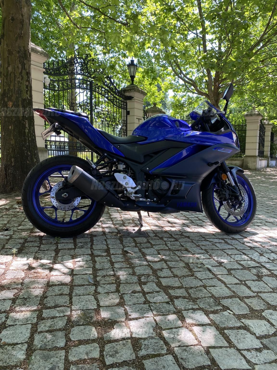 YAMAHA YZF R3 2022/9 - 1