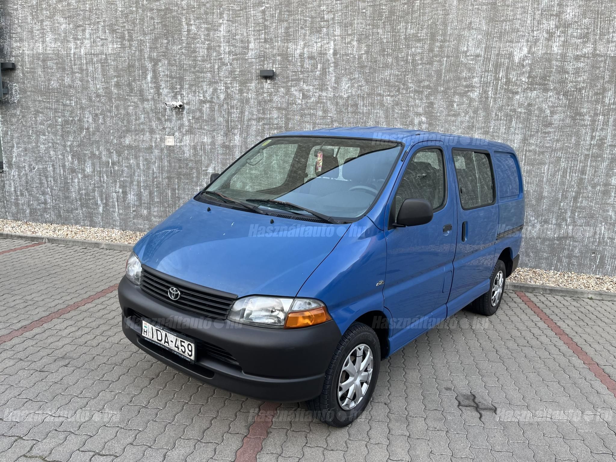 TOYOTA HIACE 2003 - 1