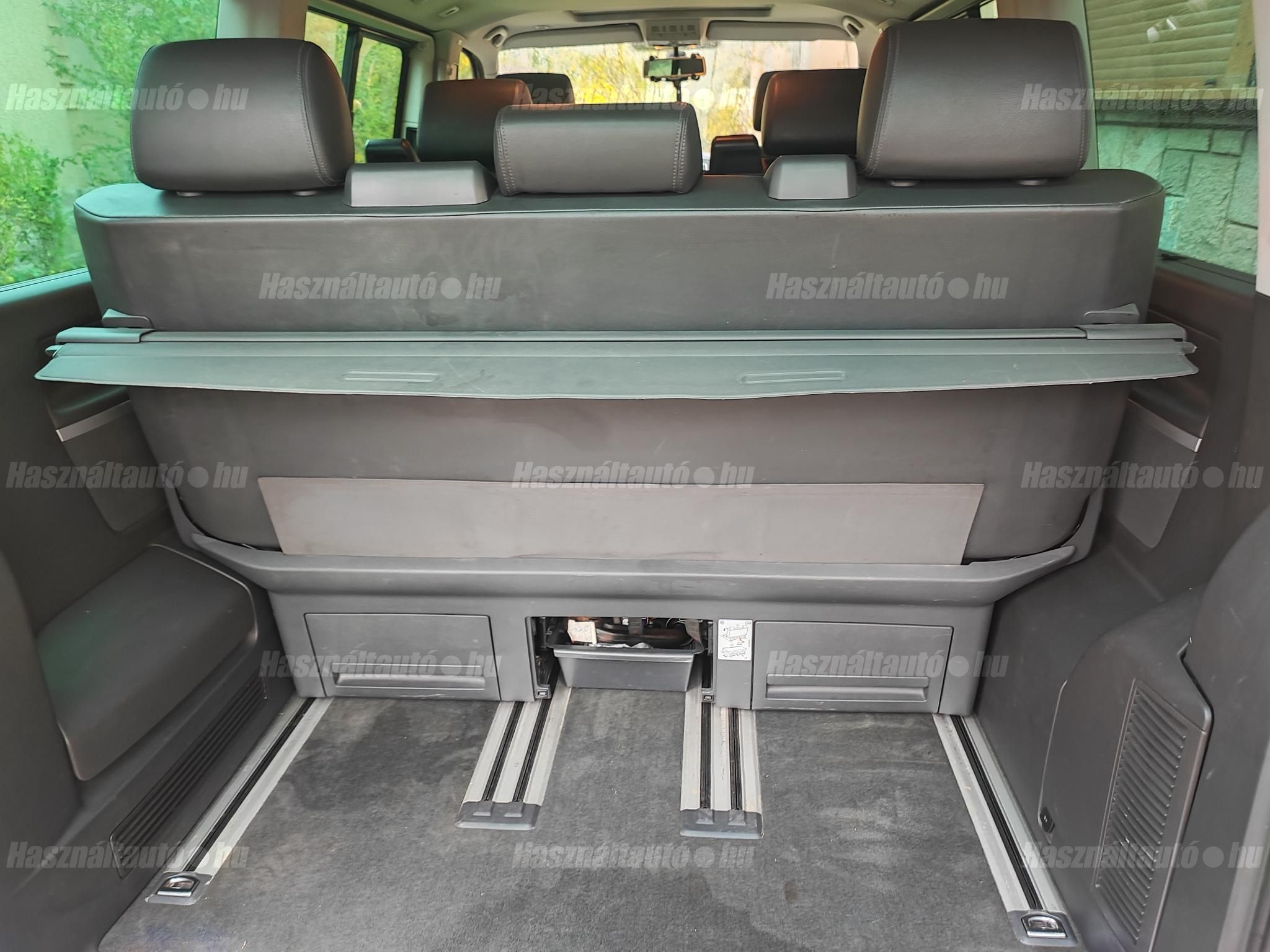 VOLKSWAGEN MULTIVAN 2012/4 - 1