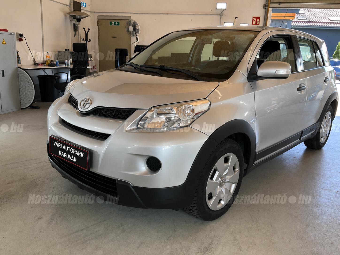 TOYOTA URBAN CRUISER 2010/1 - 1