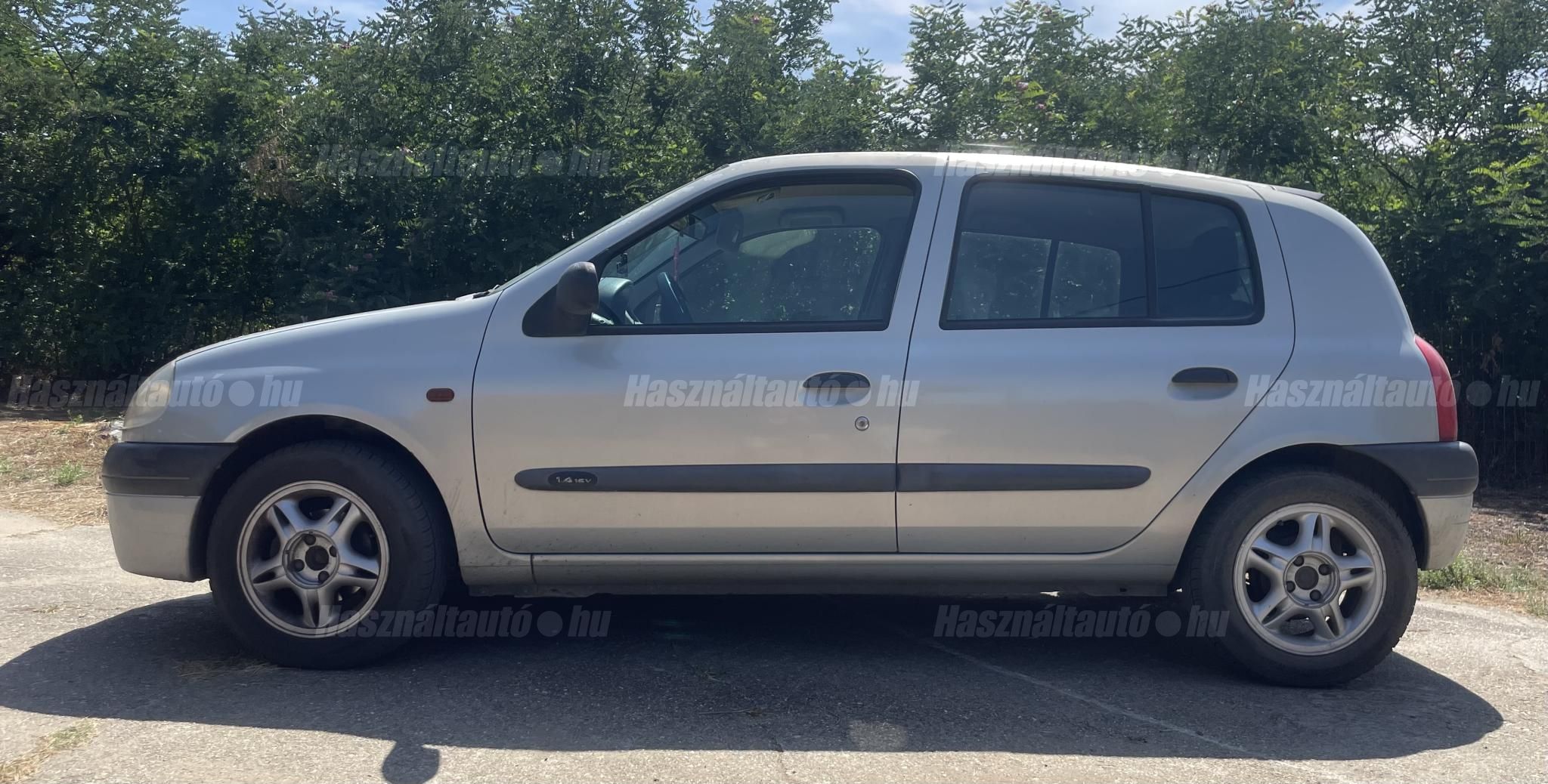 RENAULT CLIO 2001/3 - 1