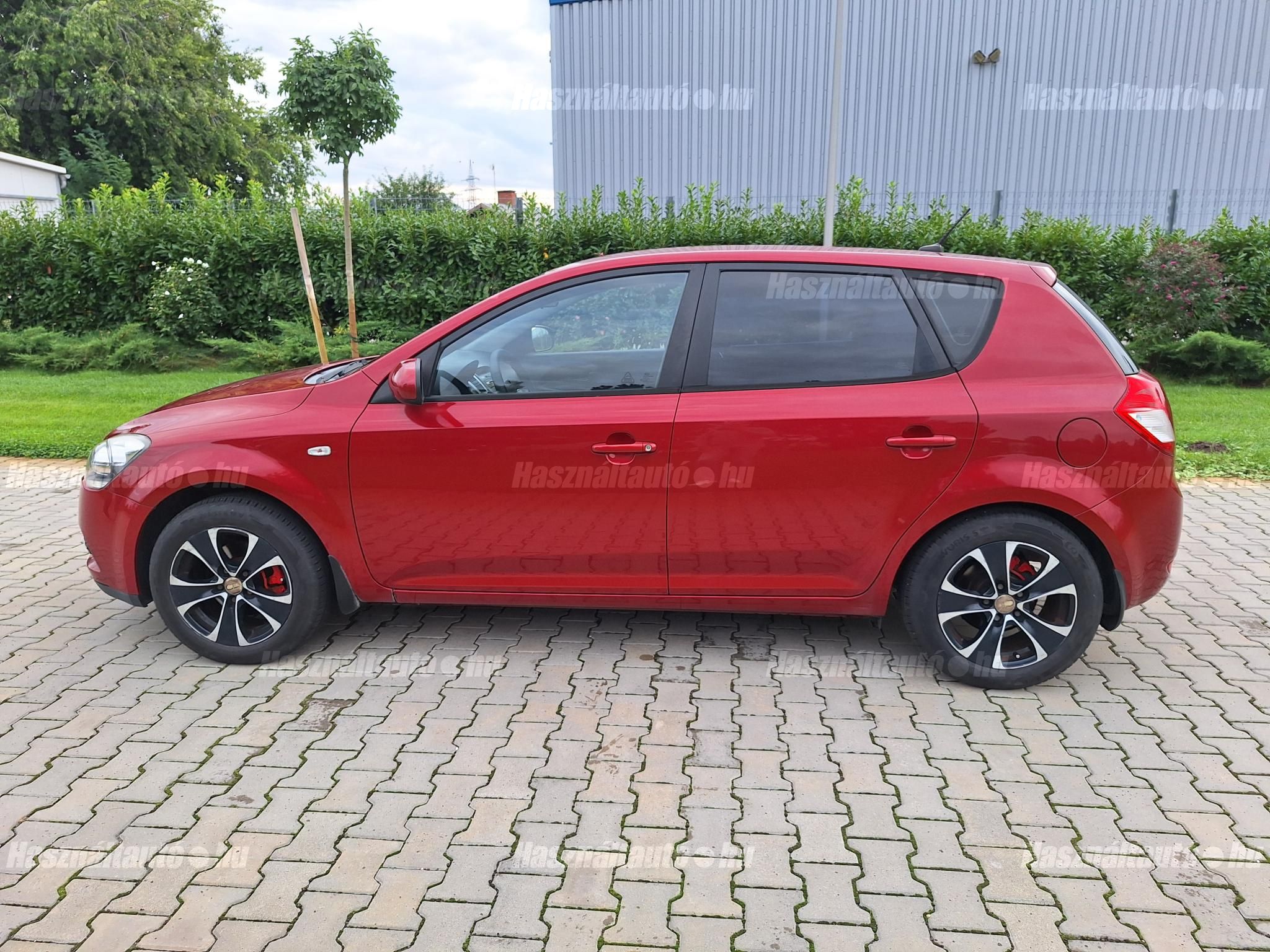 KIA CEE'D 2010/3 - 1