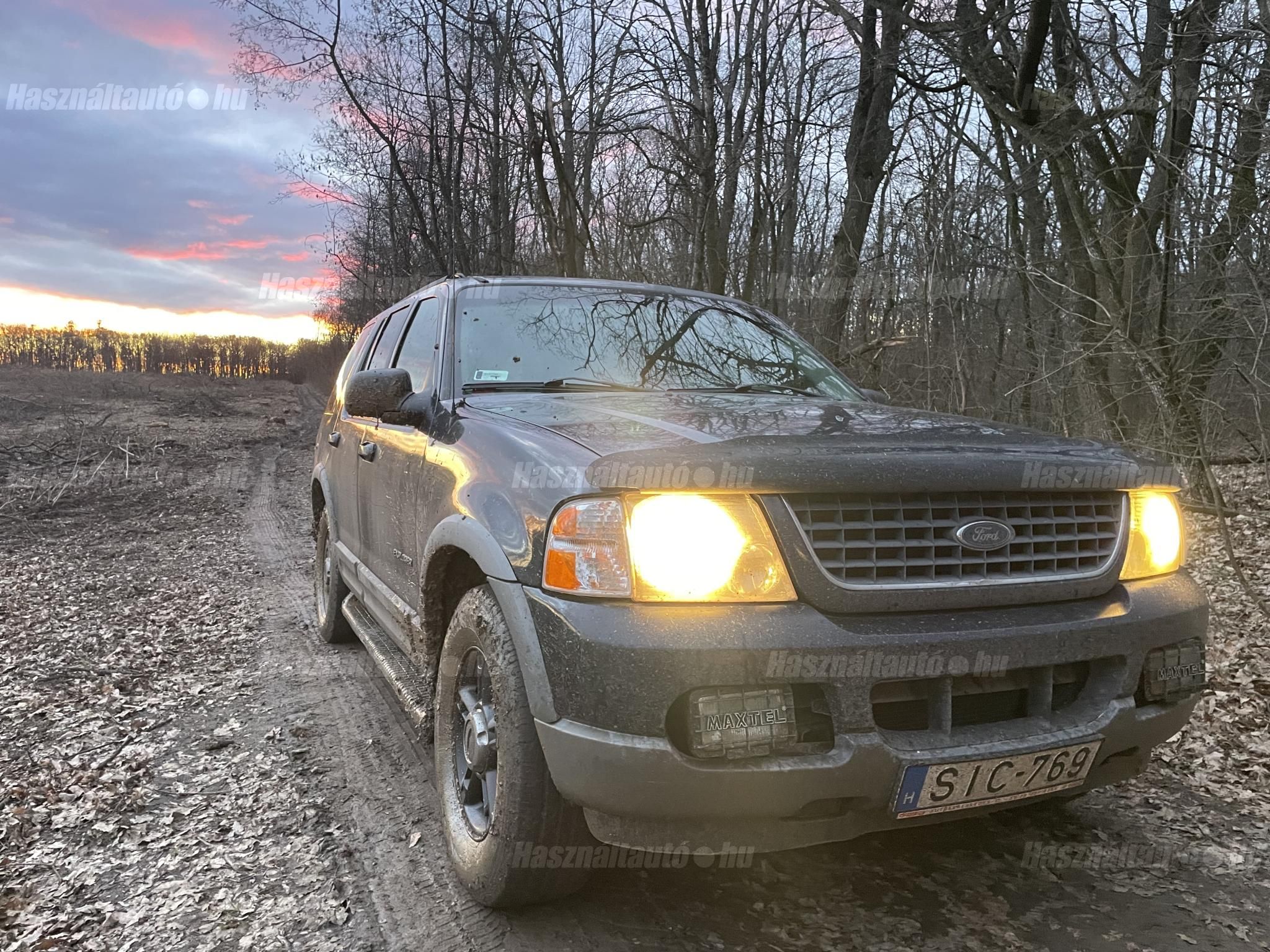 FORD EXPLORER 2002 - 1