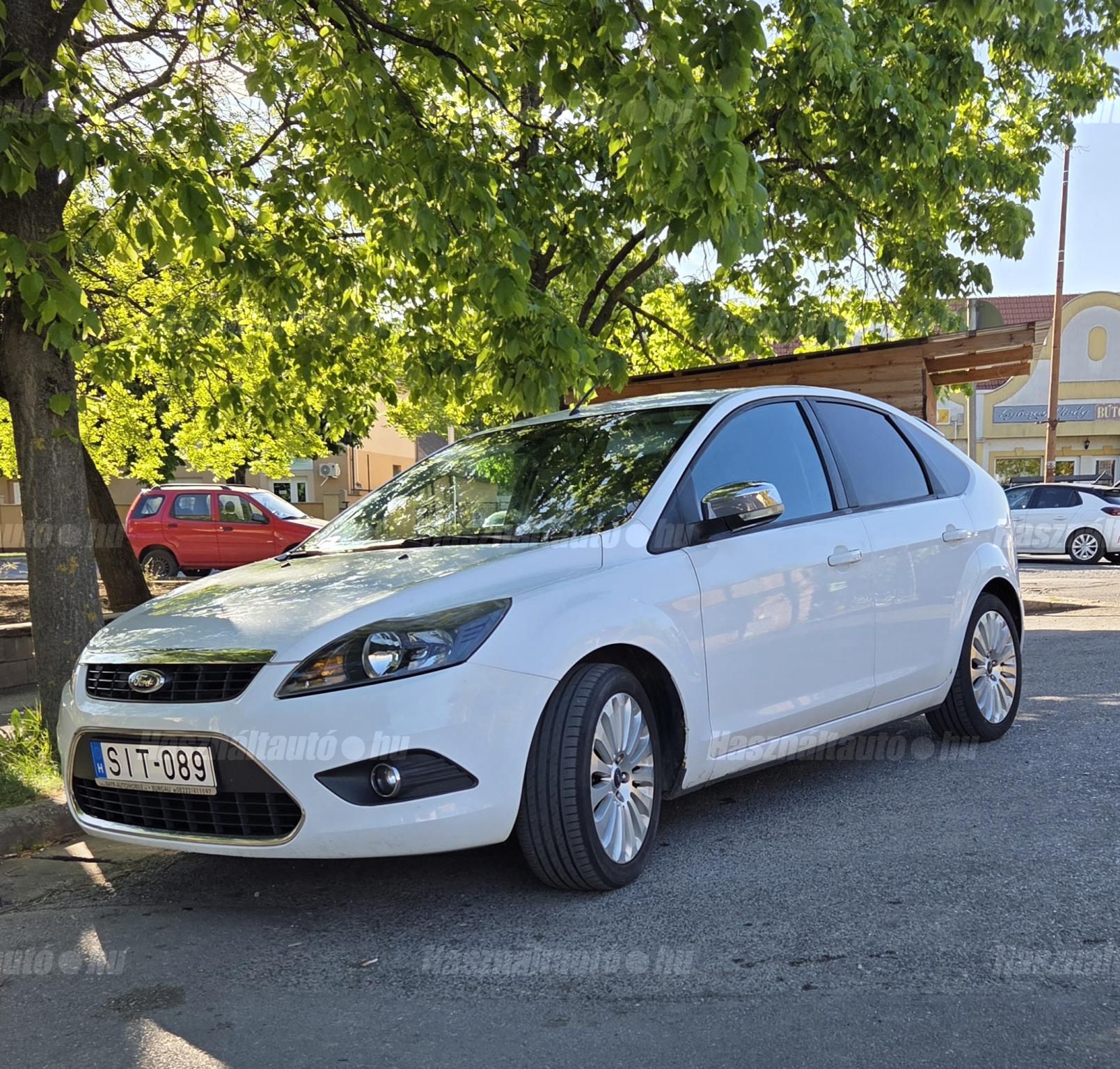 FORD FOCUS 2009/10 - 1