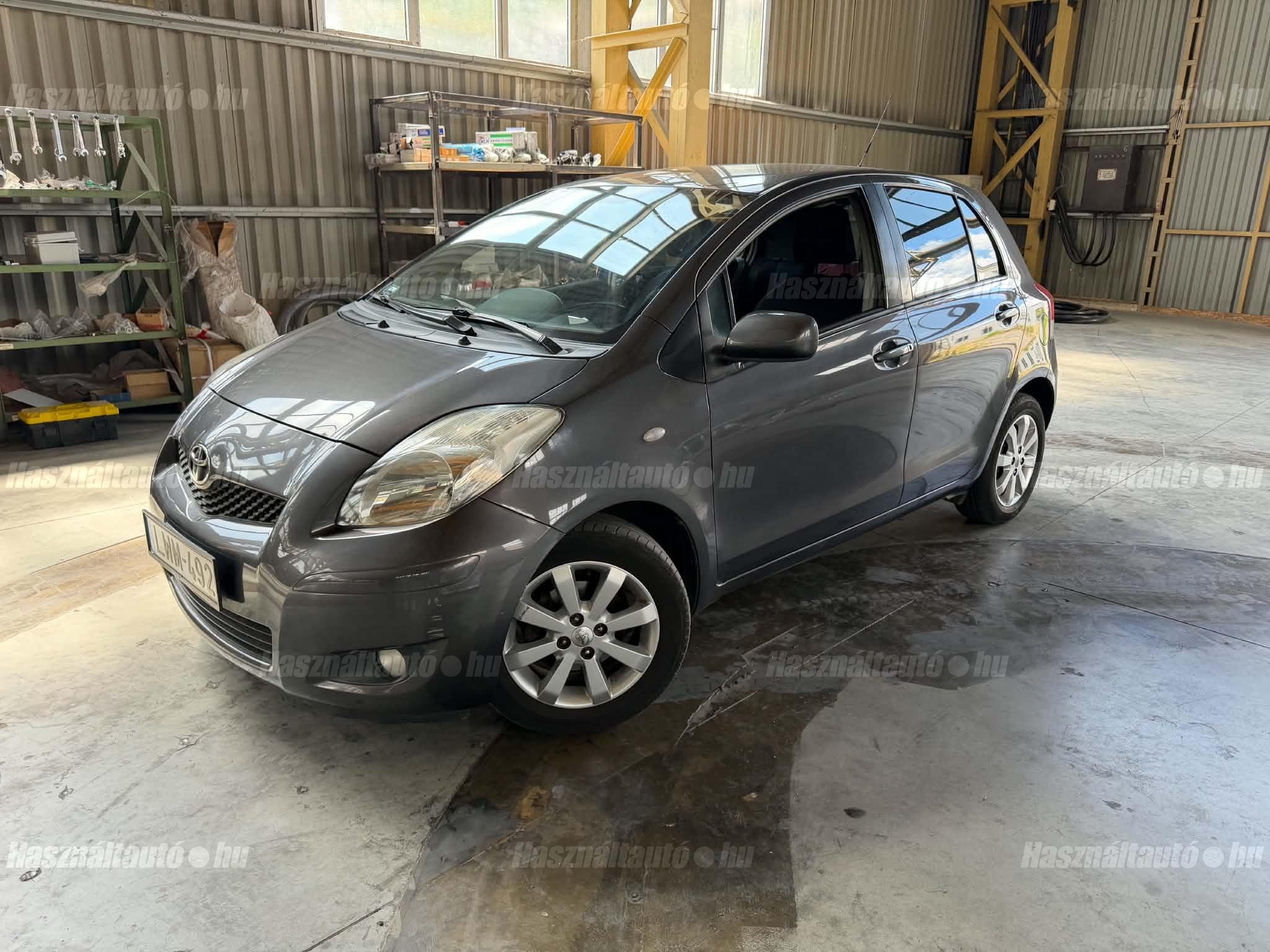 TOYOTA YARIS 2011/8 - 1