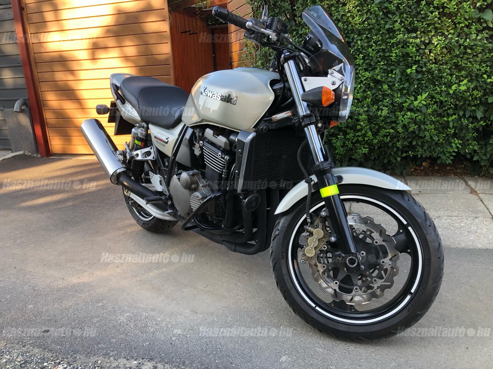 KAWASAKI ZRX 1200 R 2001 - 1