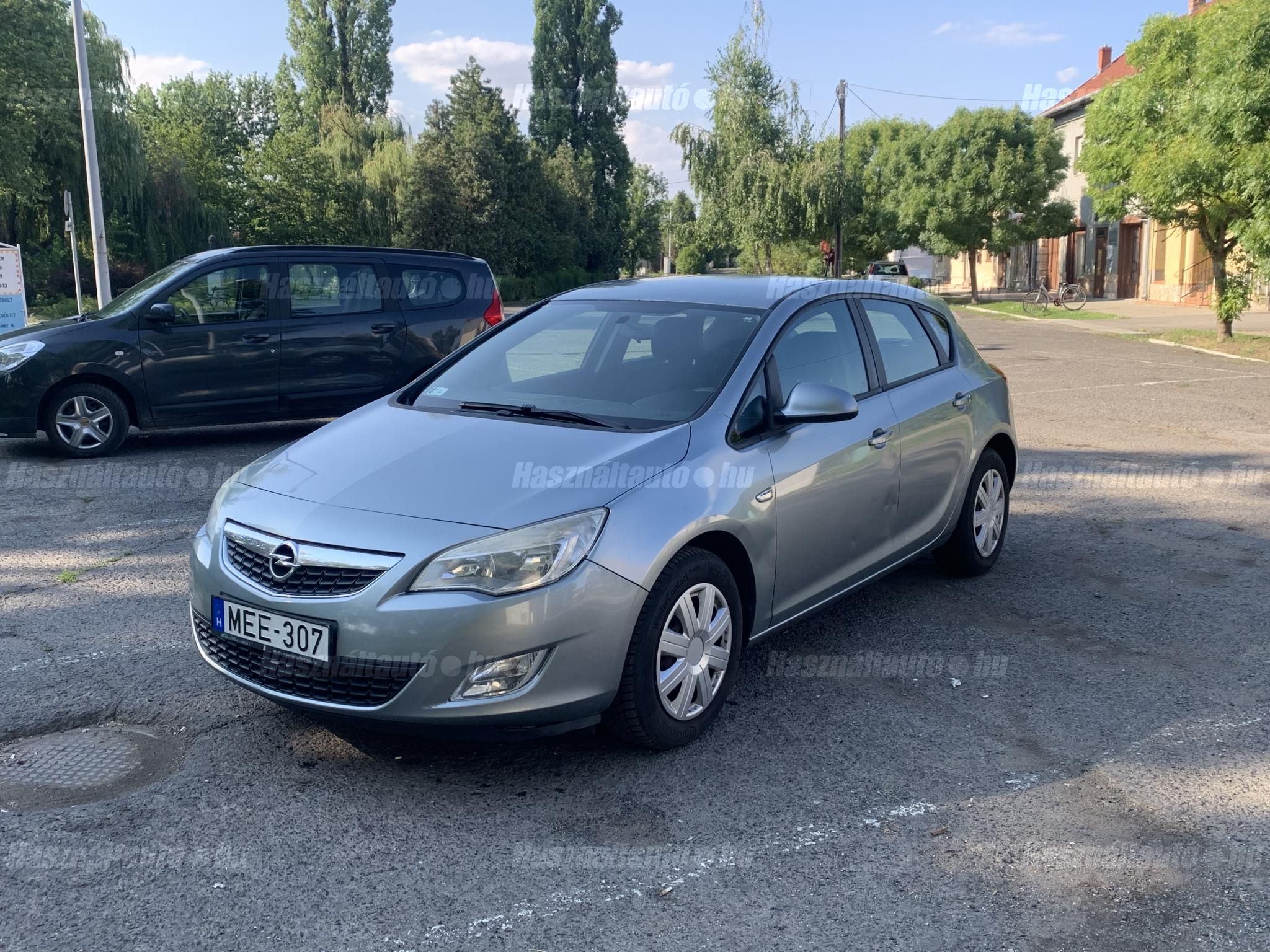 OPEL ASTRA J 2012 - 1