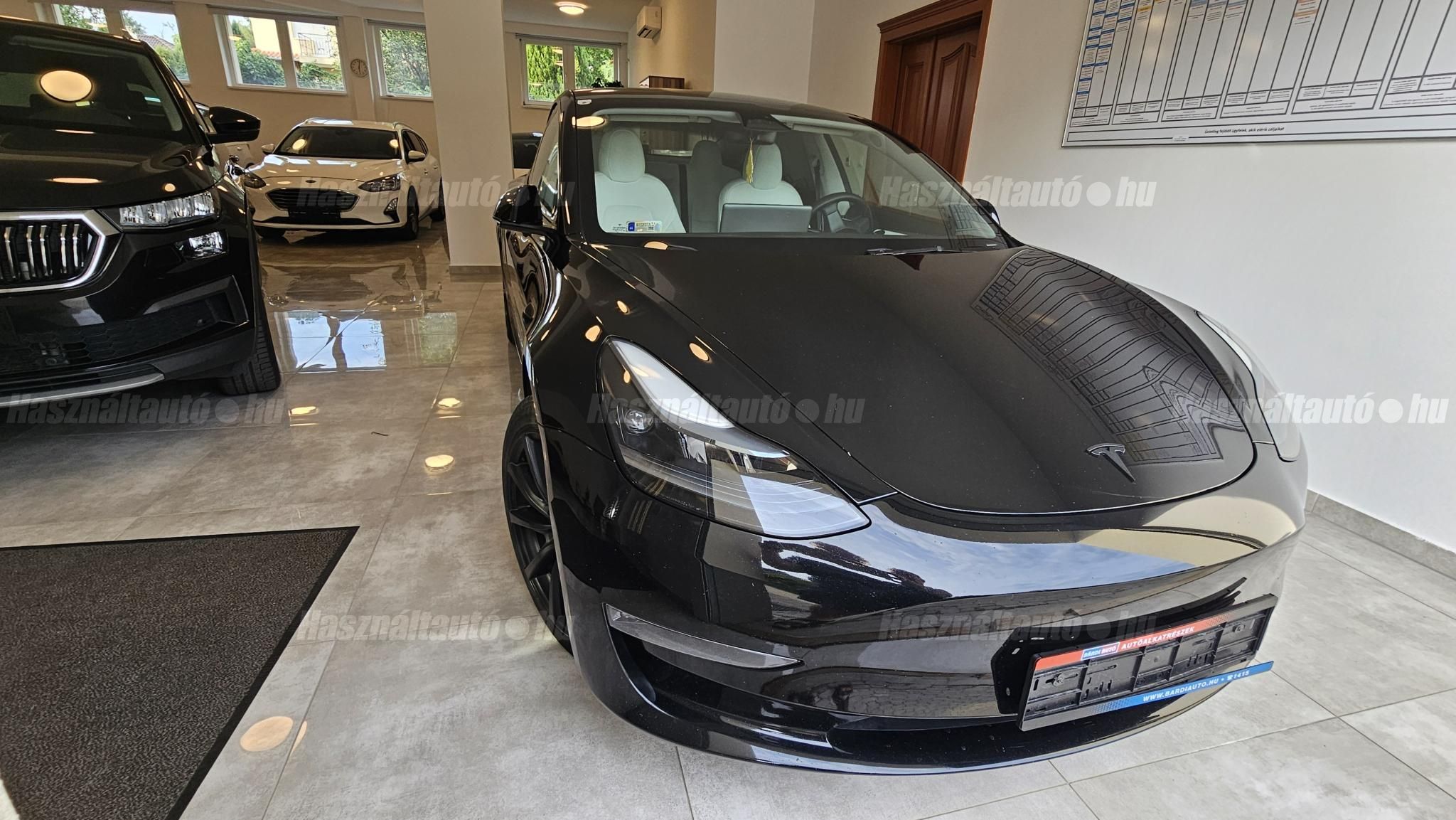 TESLA MODEL 3 2023/6 - 1