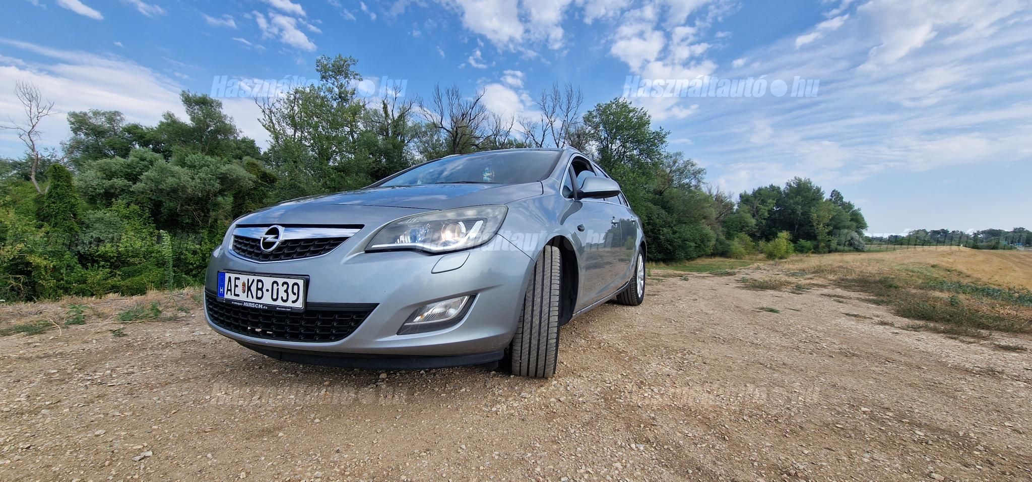 OPEL ASTRA J 2011/2 - 1