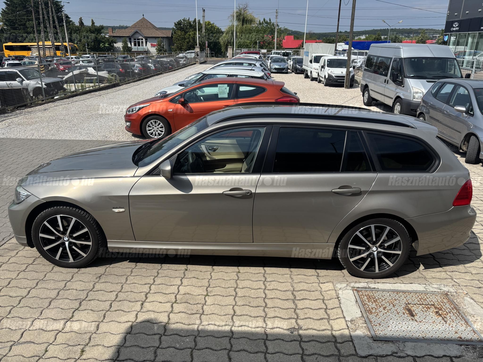 BMW 318 2011/4 - 1