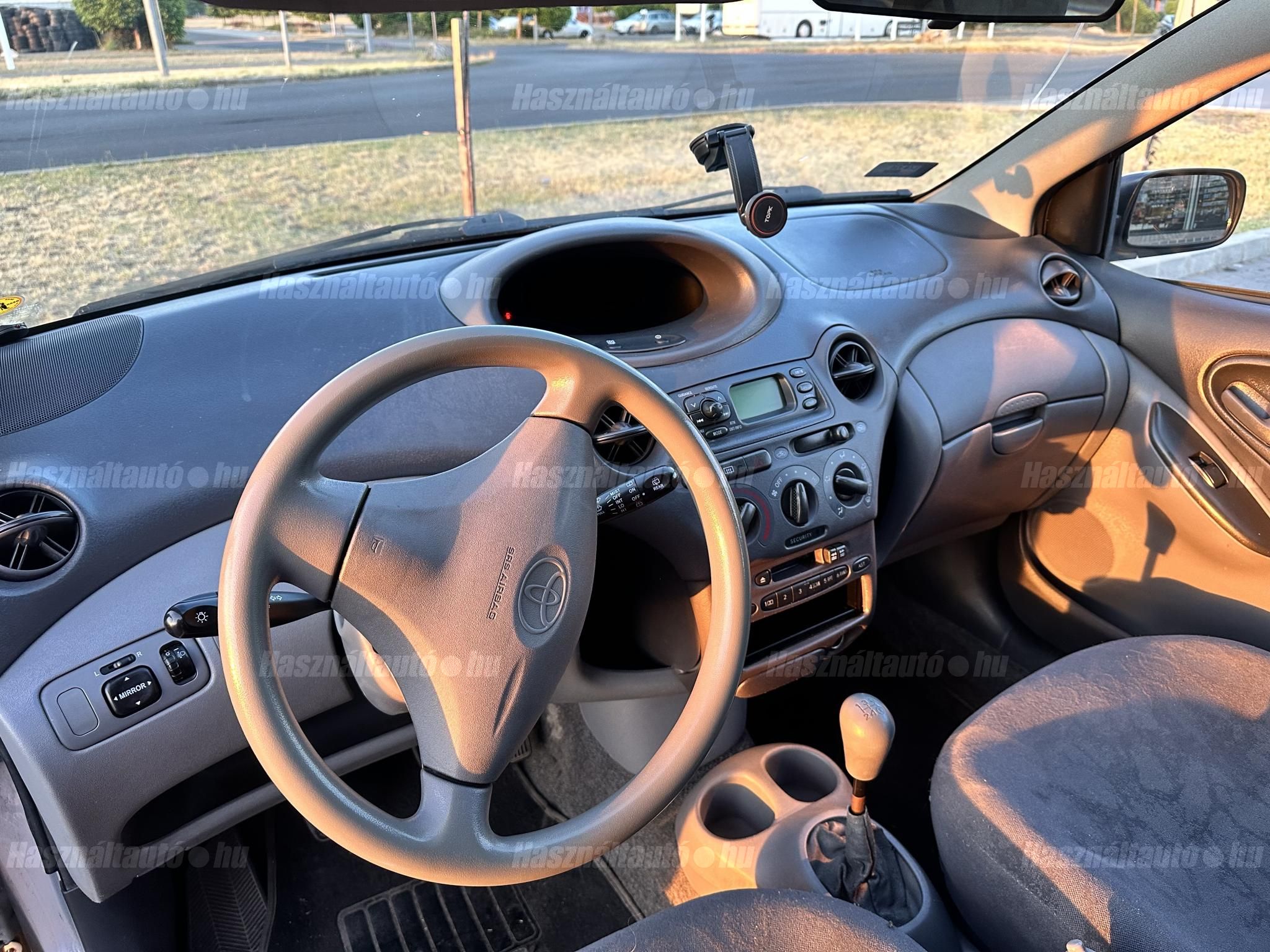 TOYOTA YARIS 2001 - 1