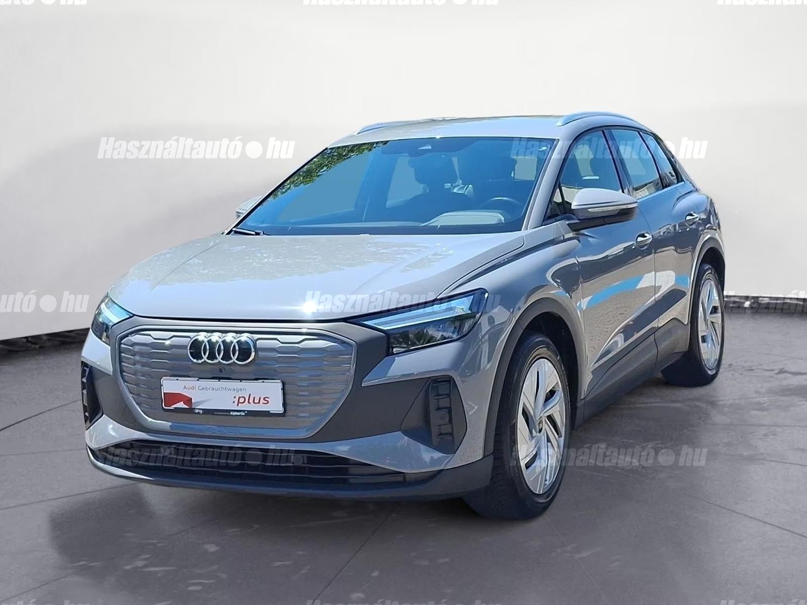 AUDI Q4 2023/5 - 1