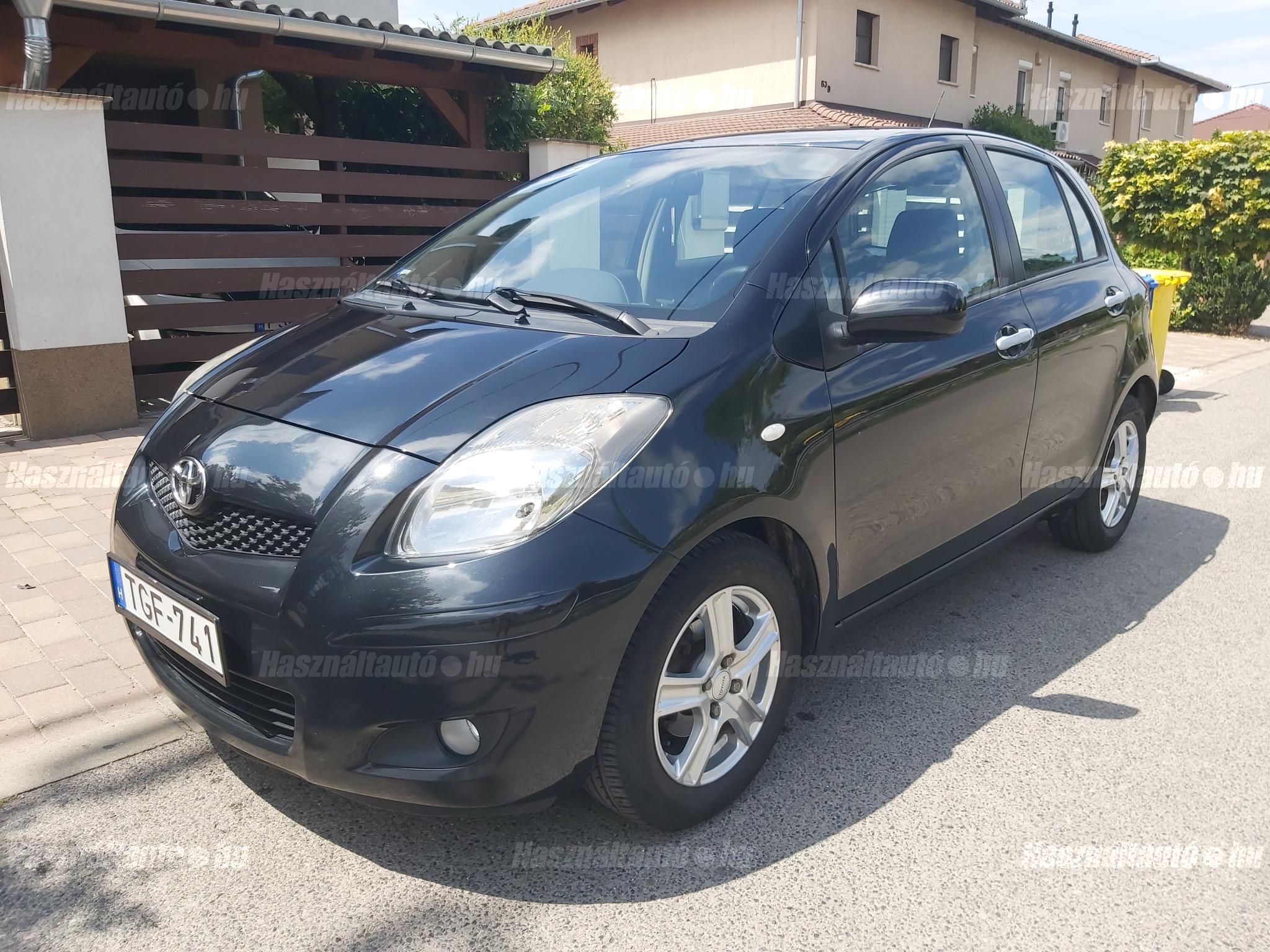TOYOTA YARIS 2010/4 - 1