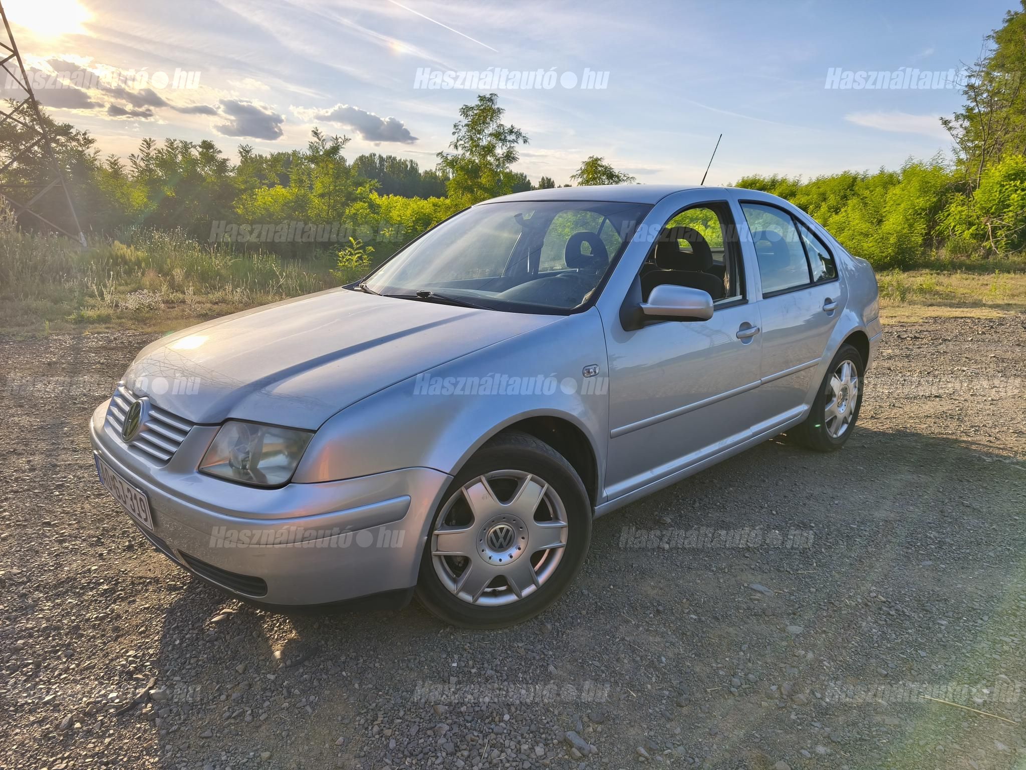 VOLKSWAGEN BORA 2001/9 - 1