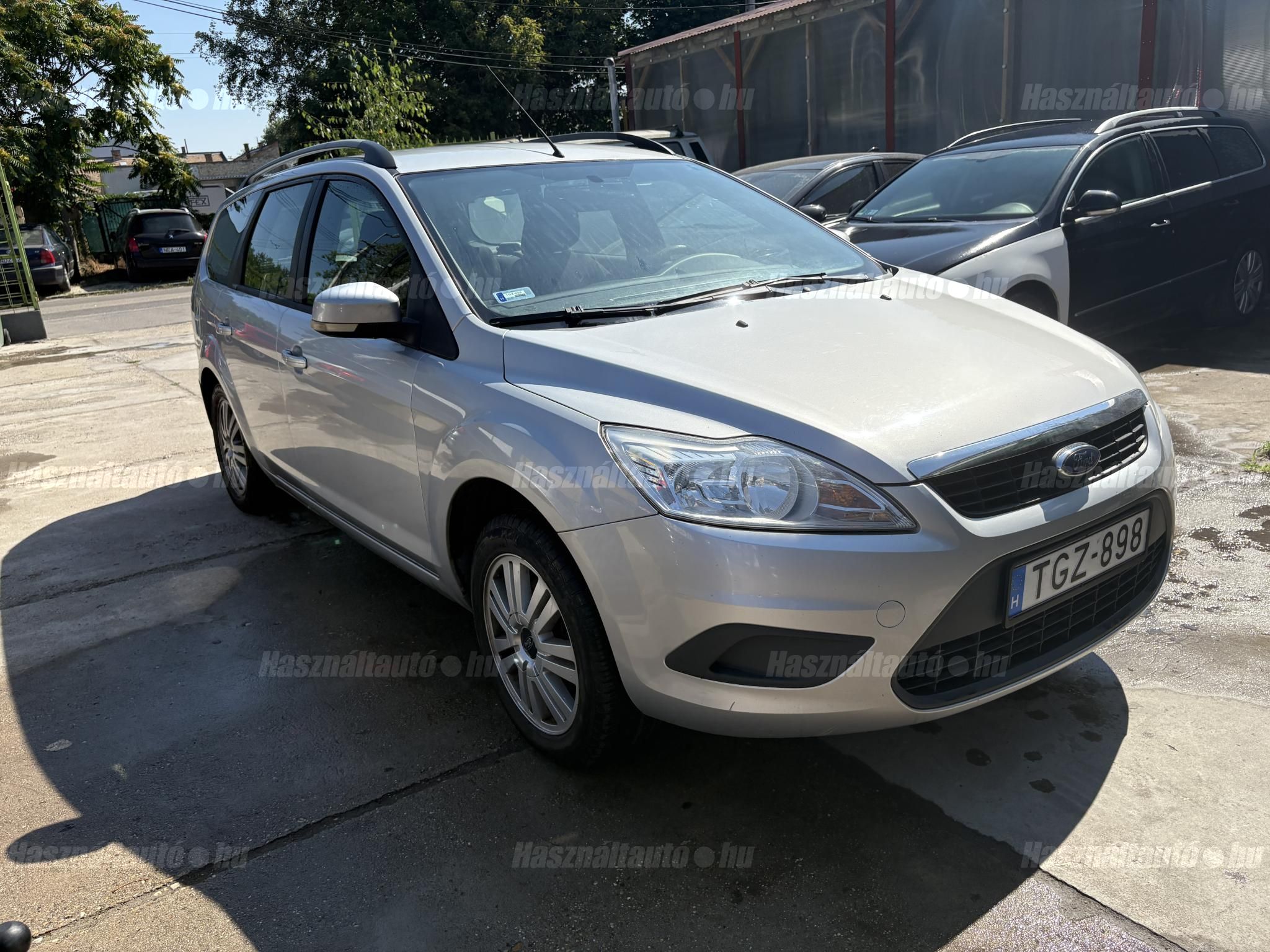 FORD FOCUS 2010 - 1