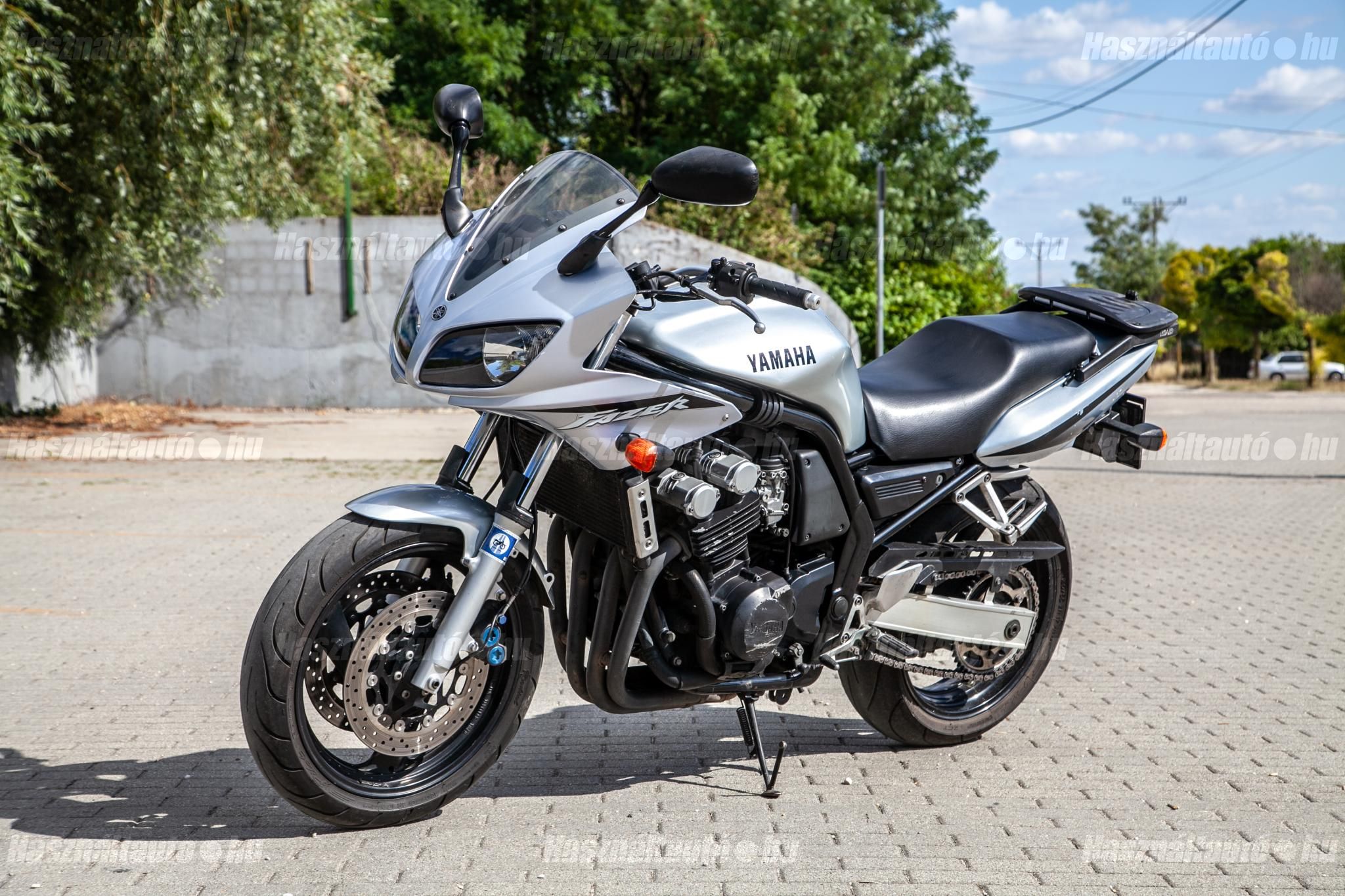 YAMAHA FZS 600 (FAZER) 2002/4 - 1