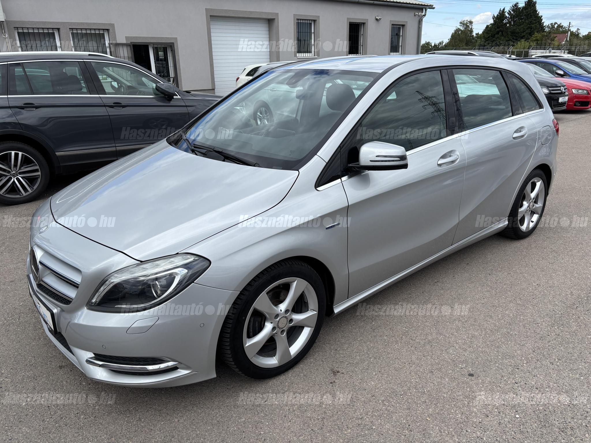 MERCEDES-BENZ B 200 2012/10 - 1
