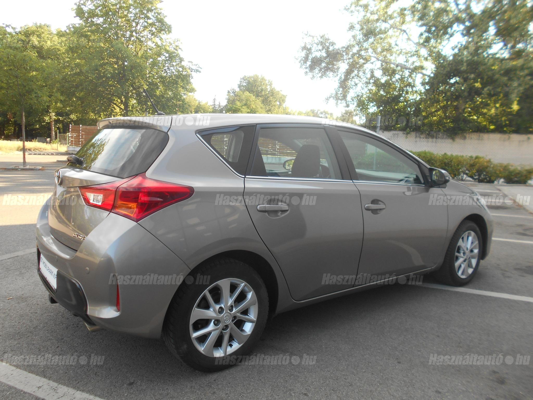 TOYOTA AURIS 2014/6 - 1