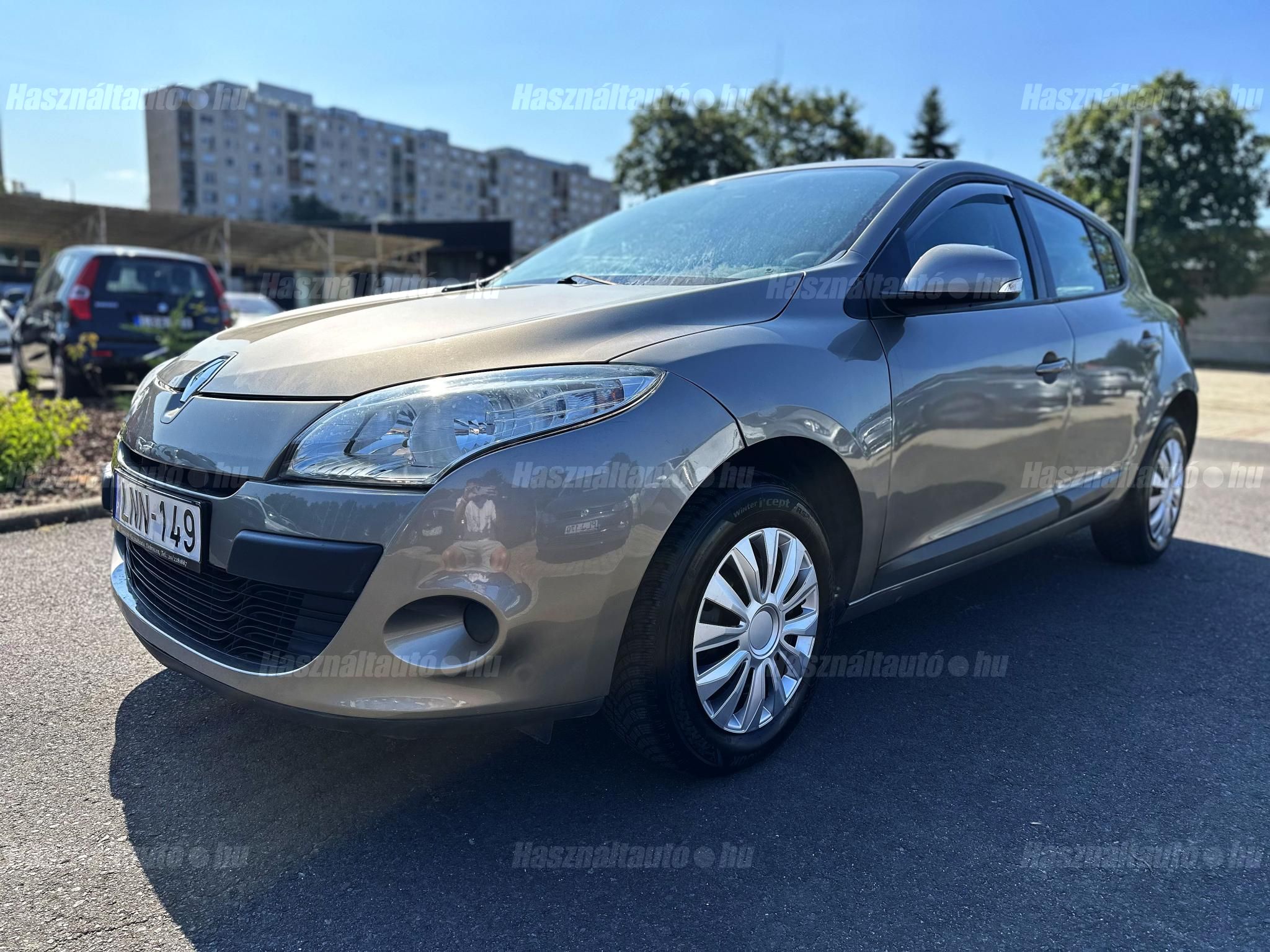 RENAULT MEGANE 2010/4 - 1