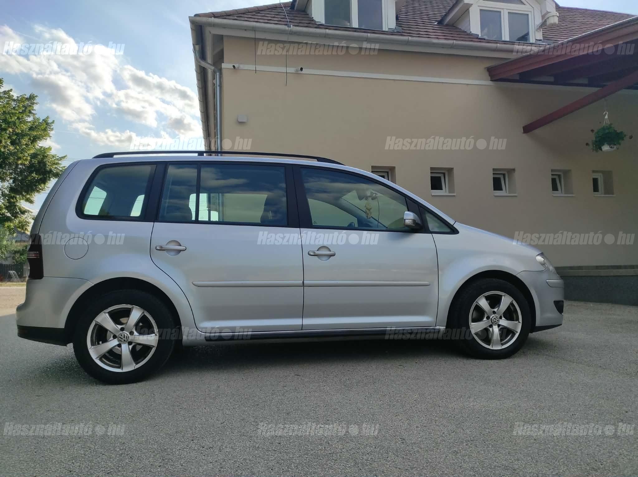 VOLKSWAGEN TOURAN 2008/9 - 1