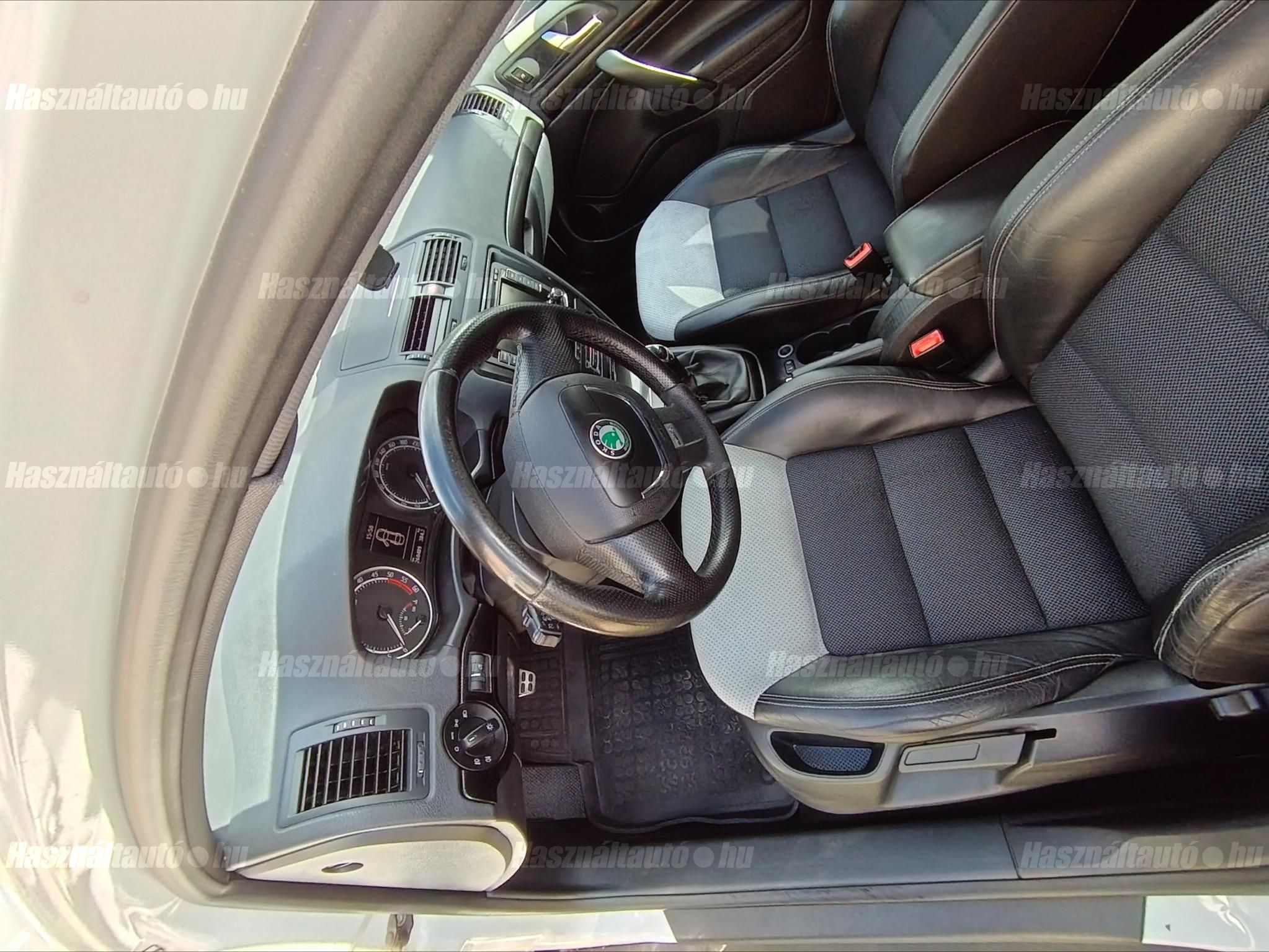 SKODA OCTAVIA 2012/10 - 1