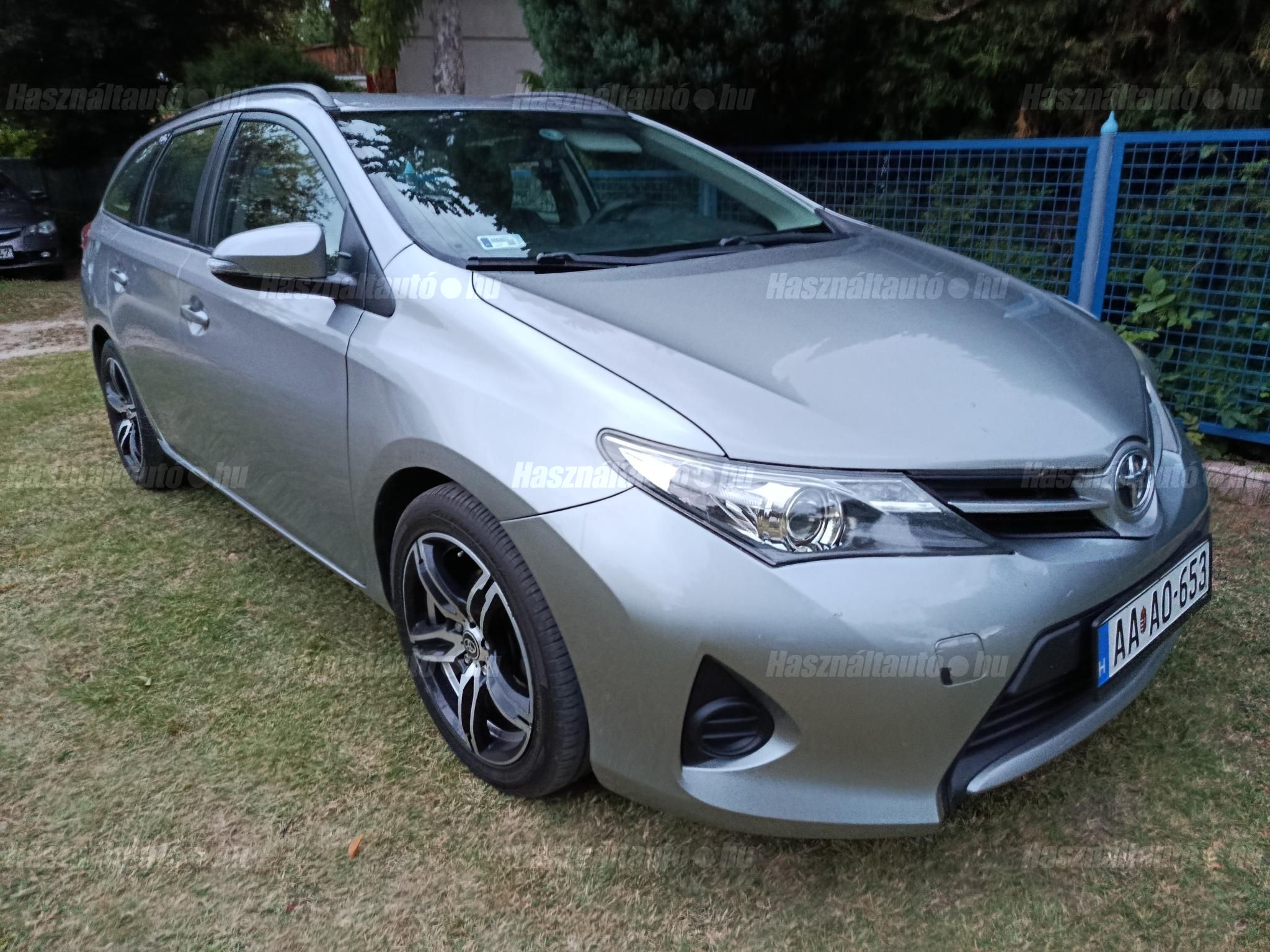 TOYOTA AURIS 2013/12 - 1