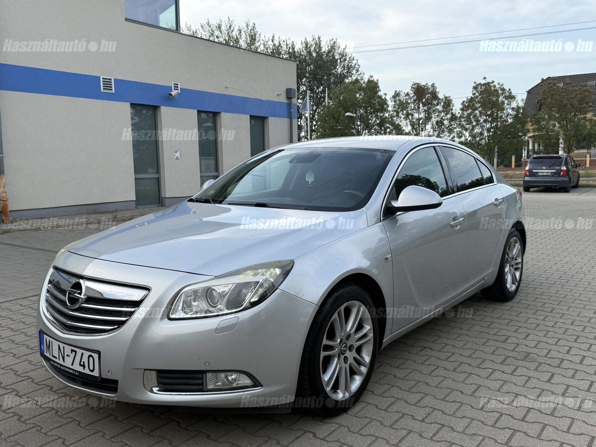 OPEL INSIGNIA 2010/6 - 1